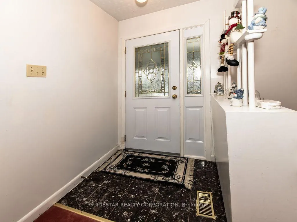 Photo 2 of 1313 Rideout Crescent, Ottawa, Parkway Park — HOMEH