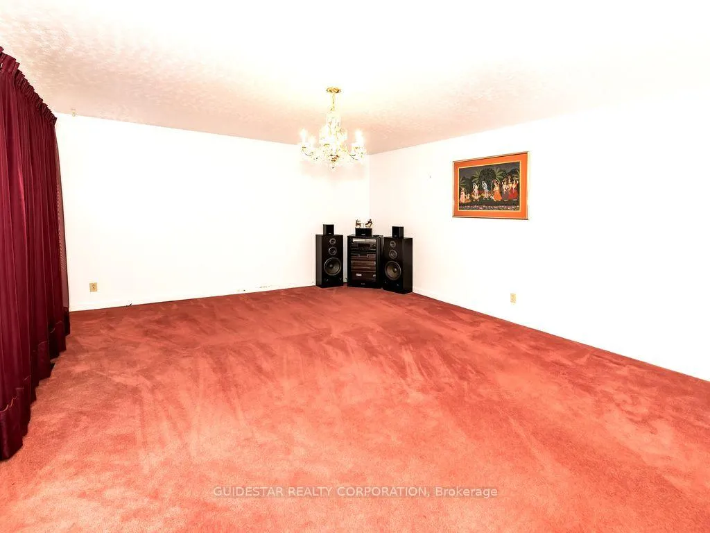 Photo 3 of 1313 Rideout Crescent, Ottawa, Parkway Park — HOMEH
