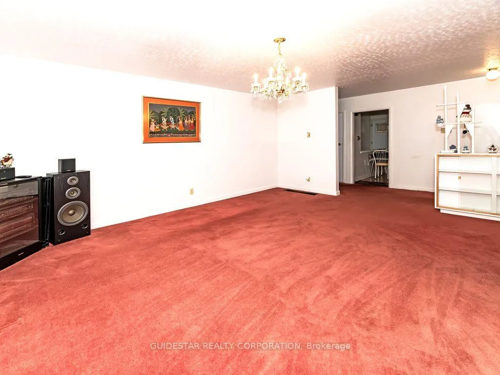 Photo 5 of 1313 Rideout Crescent, Ottawa, Parkway Park — HOMEH