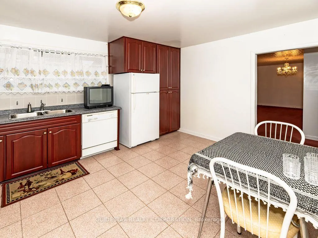 Photo 8 of 1313 Rideout Crescent, Ottawa, Parkway Park — HOMEH