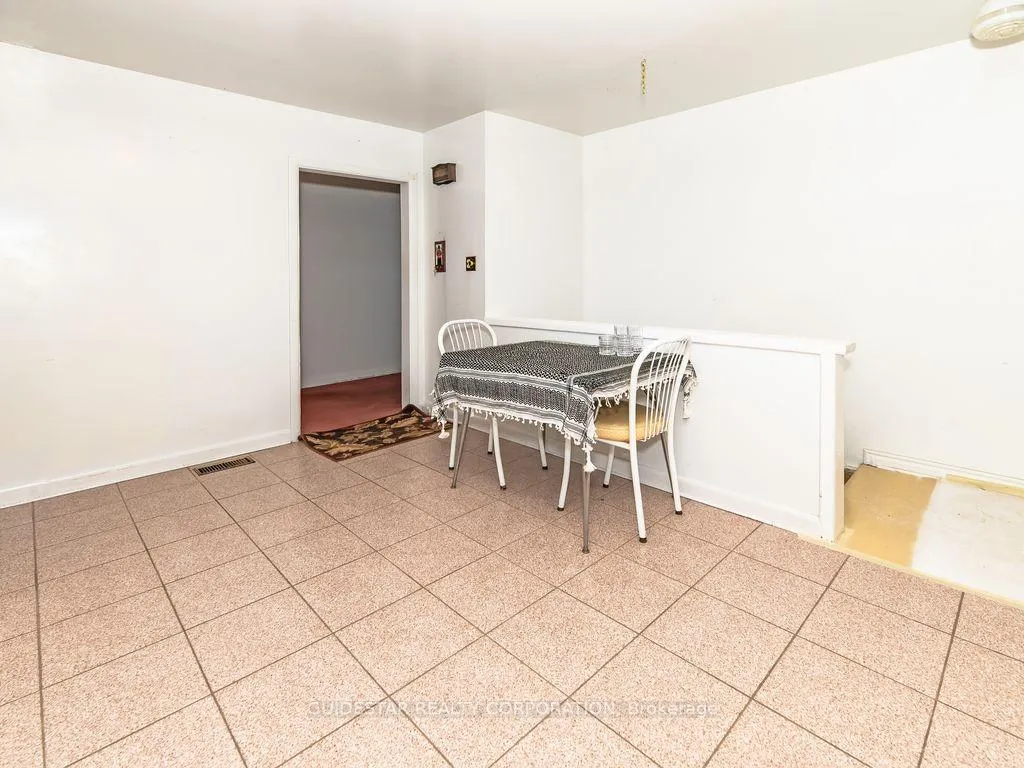 Photo 10 of 1313 Rideout Crescent, Ottawa, Parkway Park — HOMEH