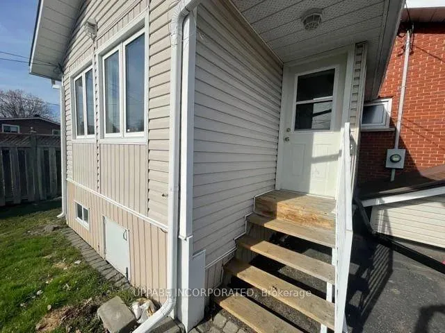 Photo 2 of Unit Unit B, 704 Claude Street, Ottawa, Castle Heights/Rideau High — HOMEH