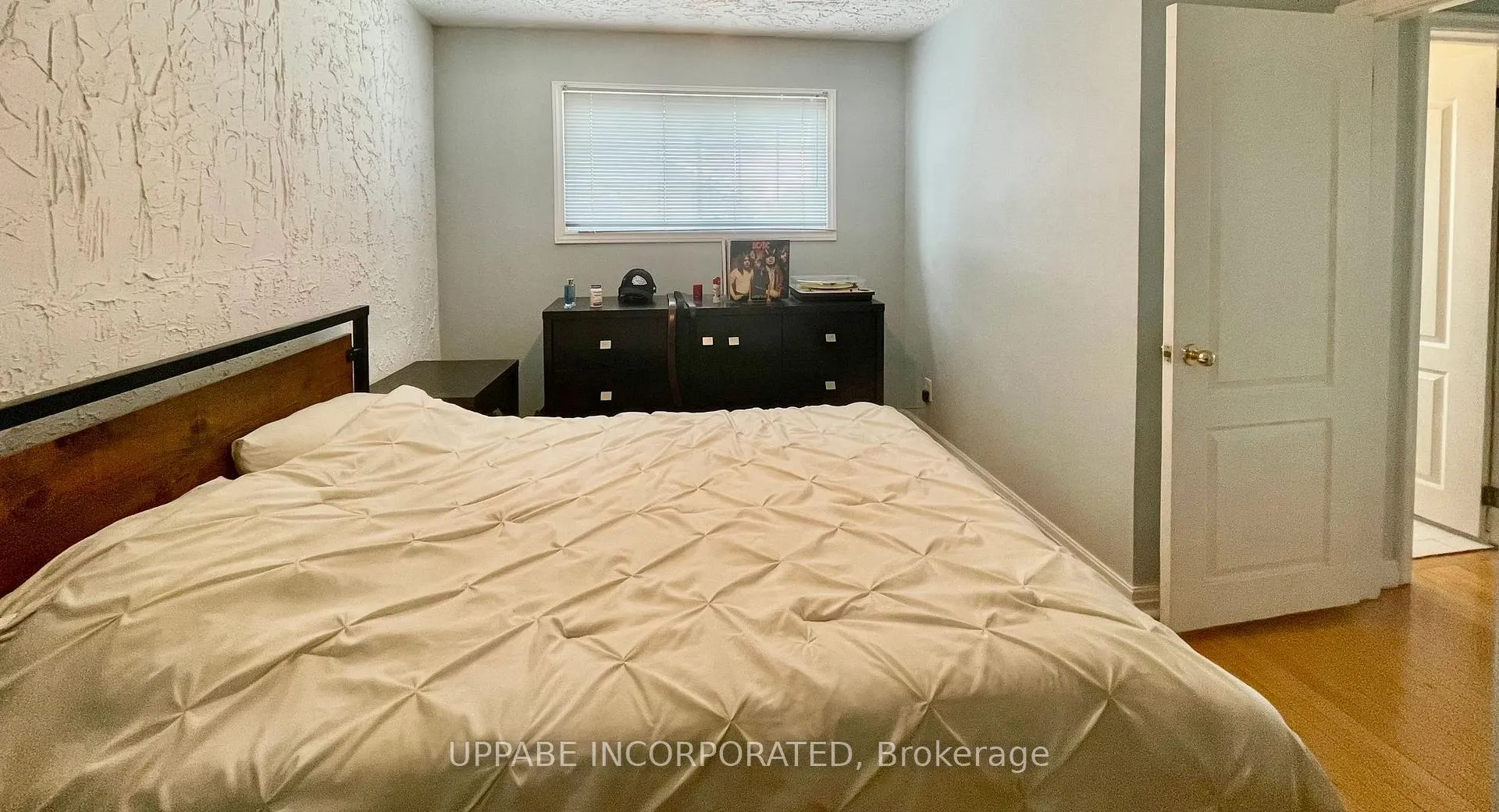 Photo 8 of Unit Unit B, 704 Claude Street, Ottawa, Castle Heights/Rideau High — HOMEH