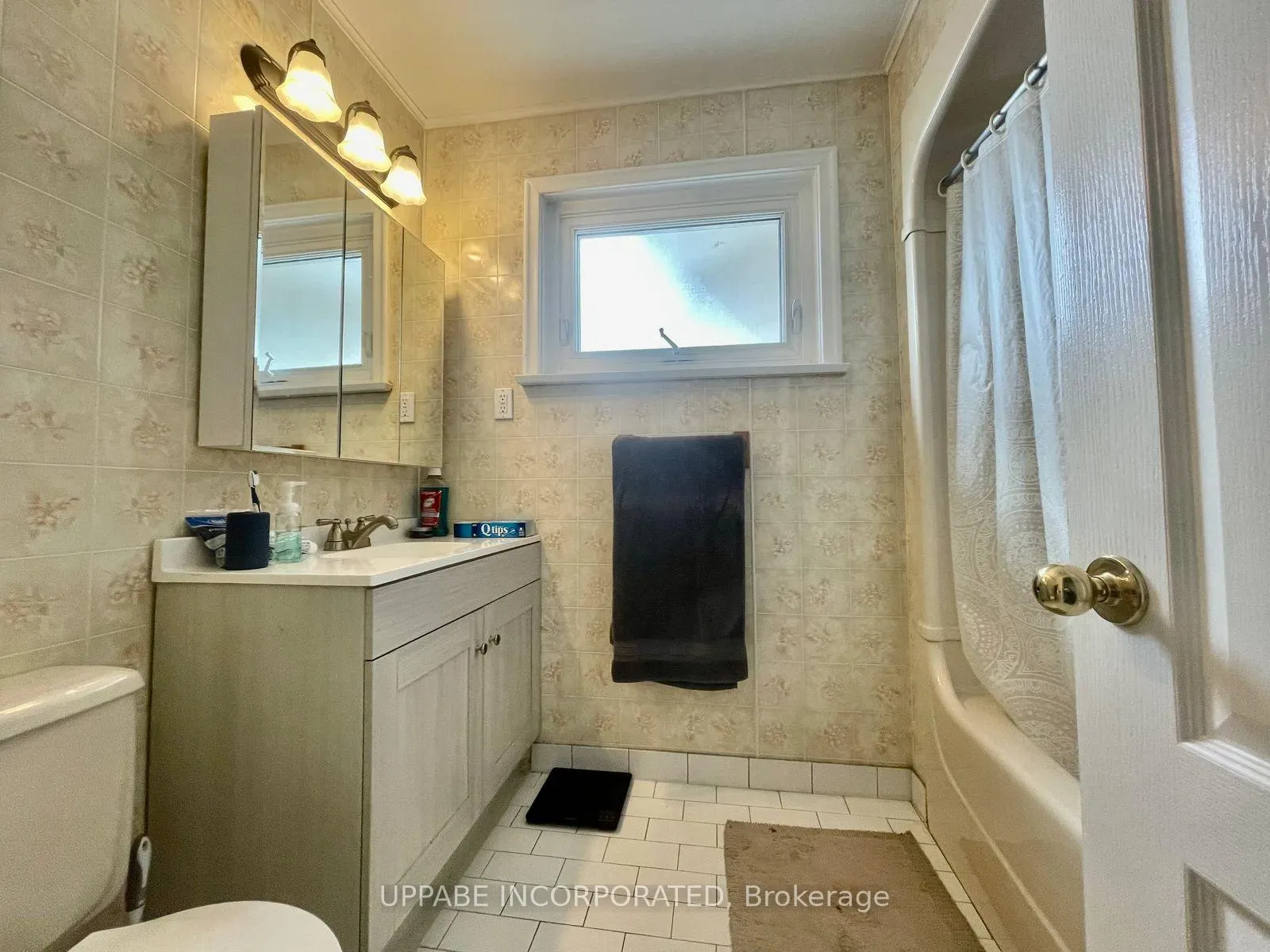 Photo 9 of Unit Unit B, 704 Claude Street, Ottawa, Castle Heights/Rideau High — HOMEH