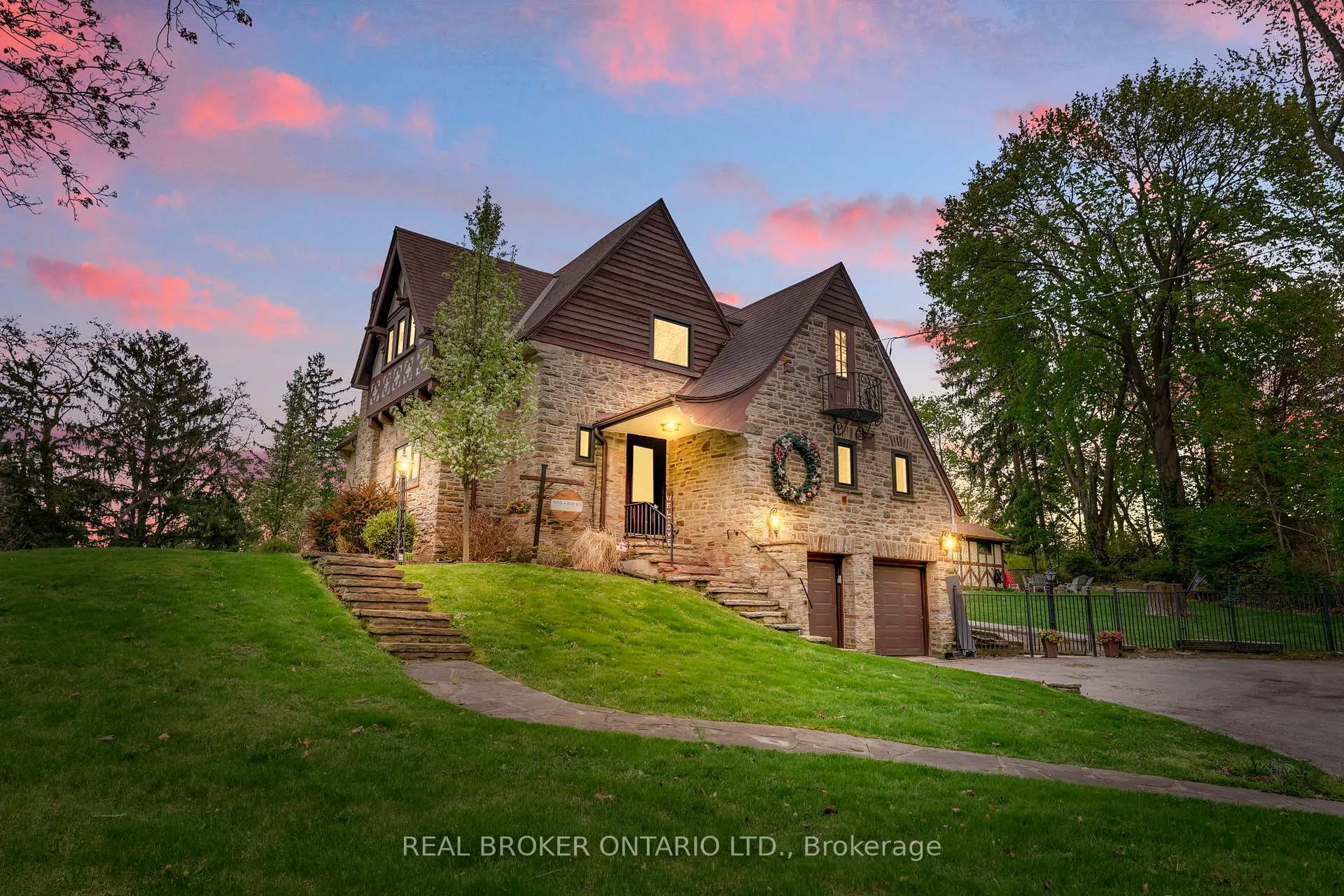 Photo 2 of 26 Evergreen Hill Road, Norfolk, Simcoe — HOMEH