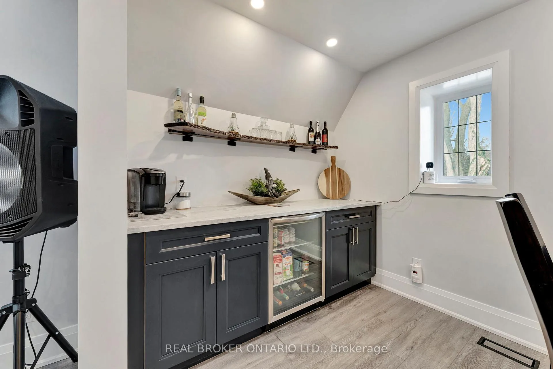 Photo 6 of 26 Evergreen Hill Road, Norfolk, Simcoe — HOMEH
