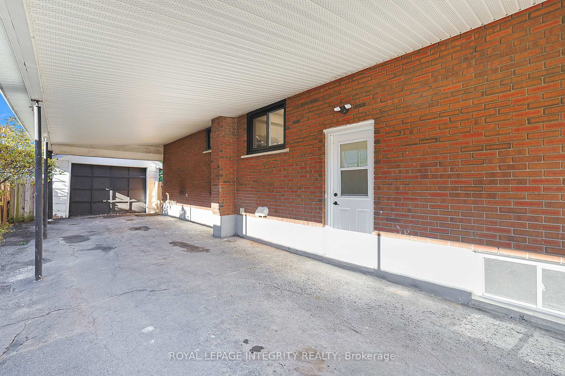 Photo 3 of 2321 Kay Street, Ottawa, Queensway Terrace South/Ridgeview — HOMEH