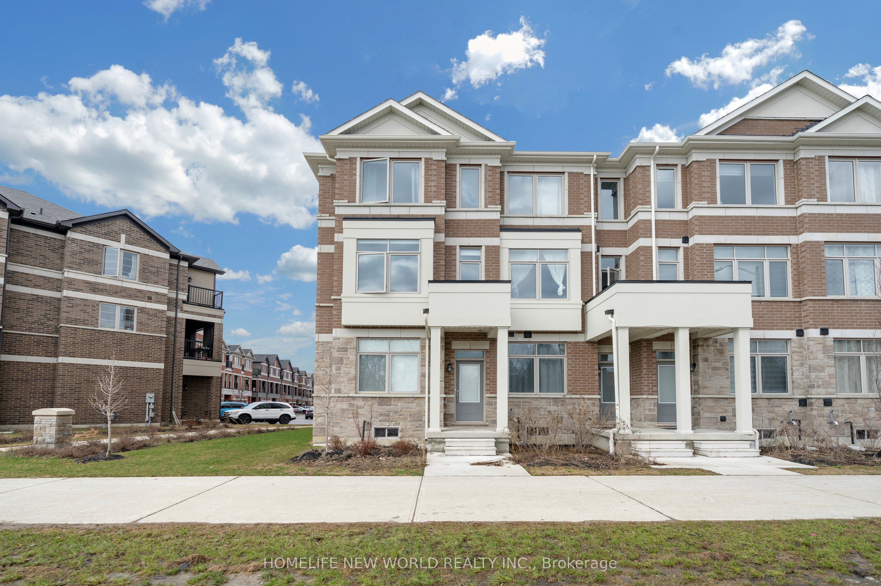 Photo 2 of 61 Carneros Way, Markham, Box Grove — HOMEH