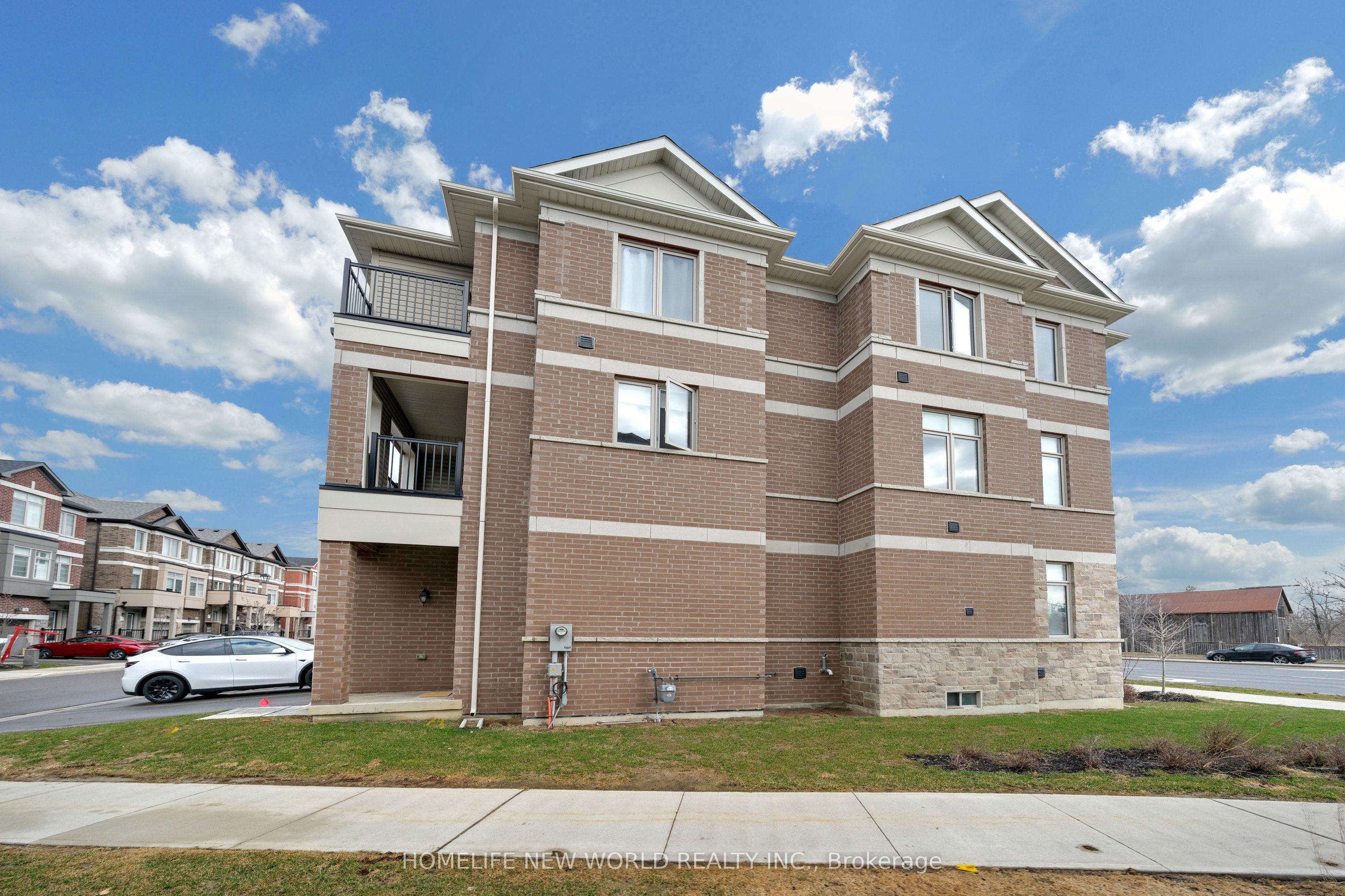 Photo 4 of 61 Carneros Way, Markham, Box Grove — HOMEH