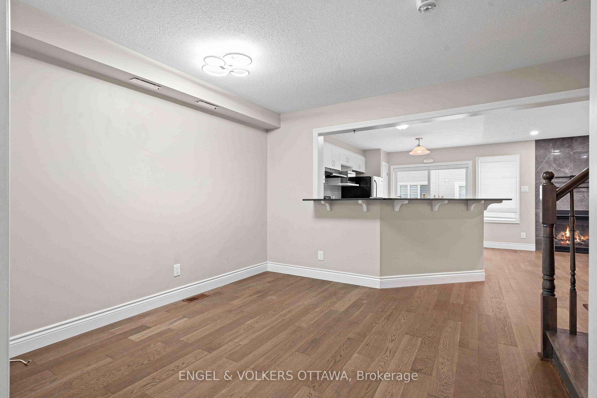 Photo 4 of 536 Broadleaf Street, Ottawa, Avalon West — HOMEH