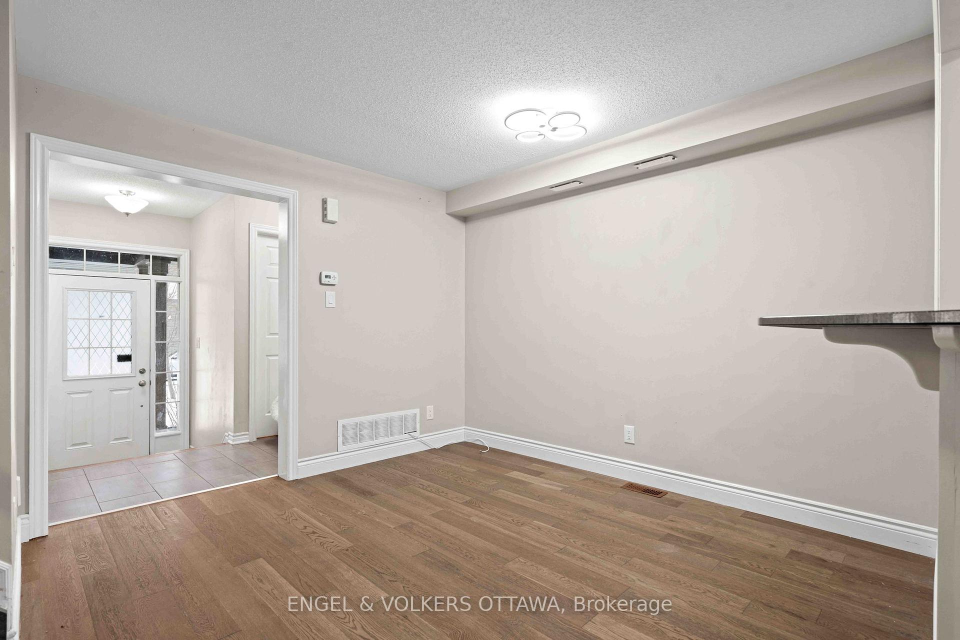 Photo 5 of 536 Broadleaf Street, Ottawa, Avalon West — HOMEH