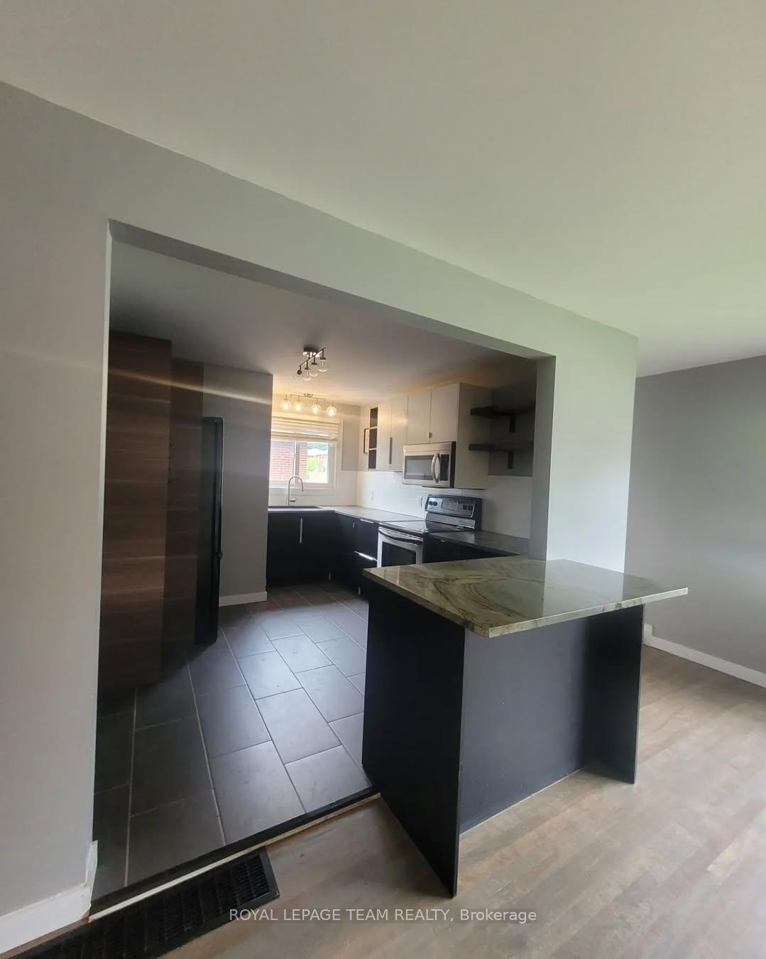 Photo 6 of 726 Cummings Avenue, Ottawa, Castle Heights/Rideau High — HOMEH