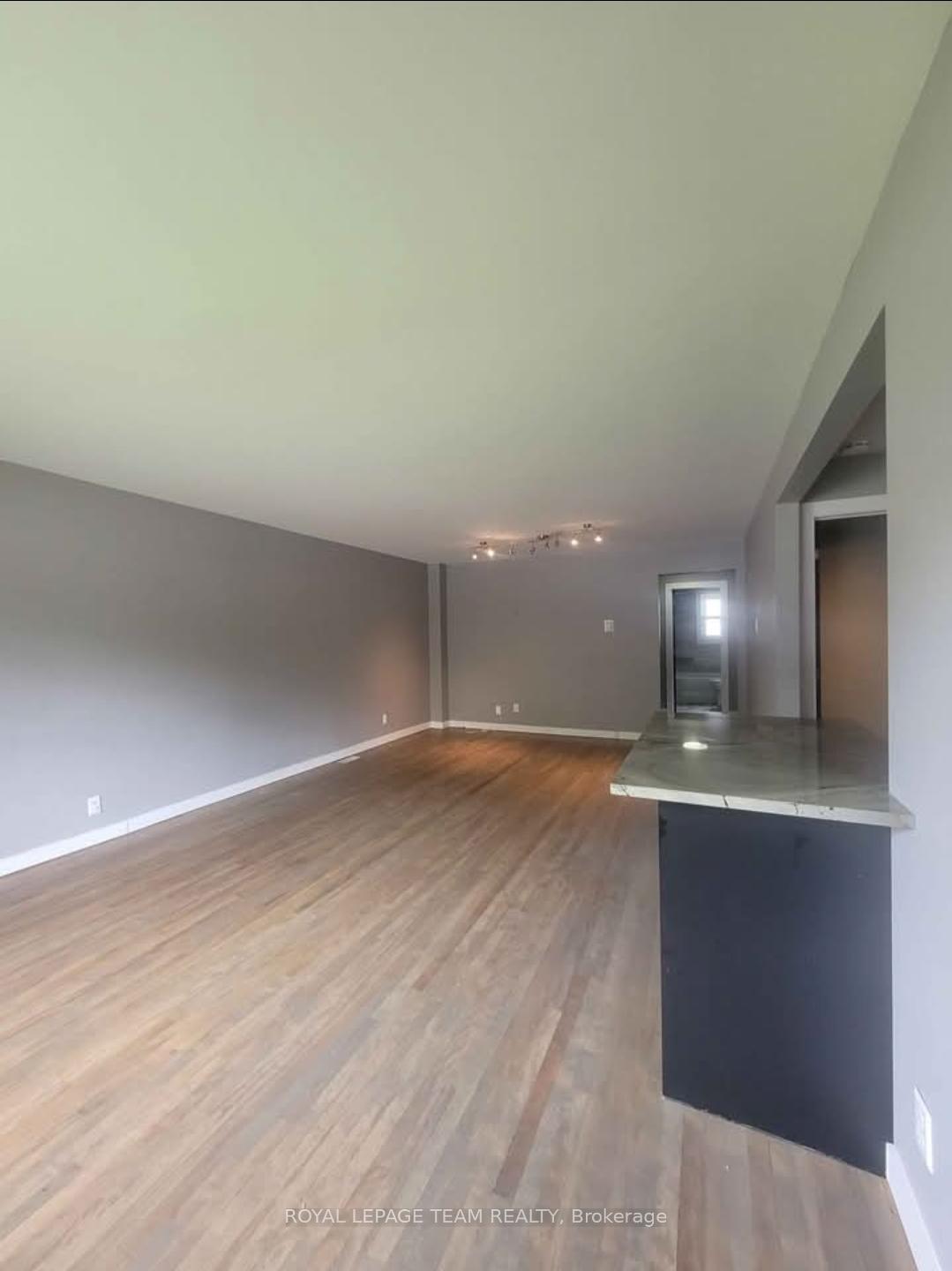 Photo 7 of 726 Cummings Avenue, Ottawa, Castle Heights/Rideau High — HOMEH