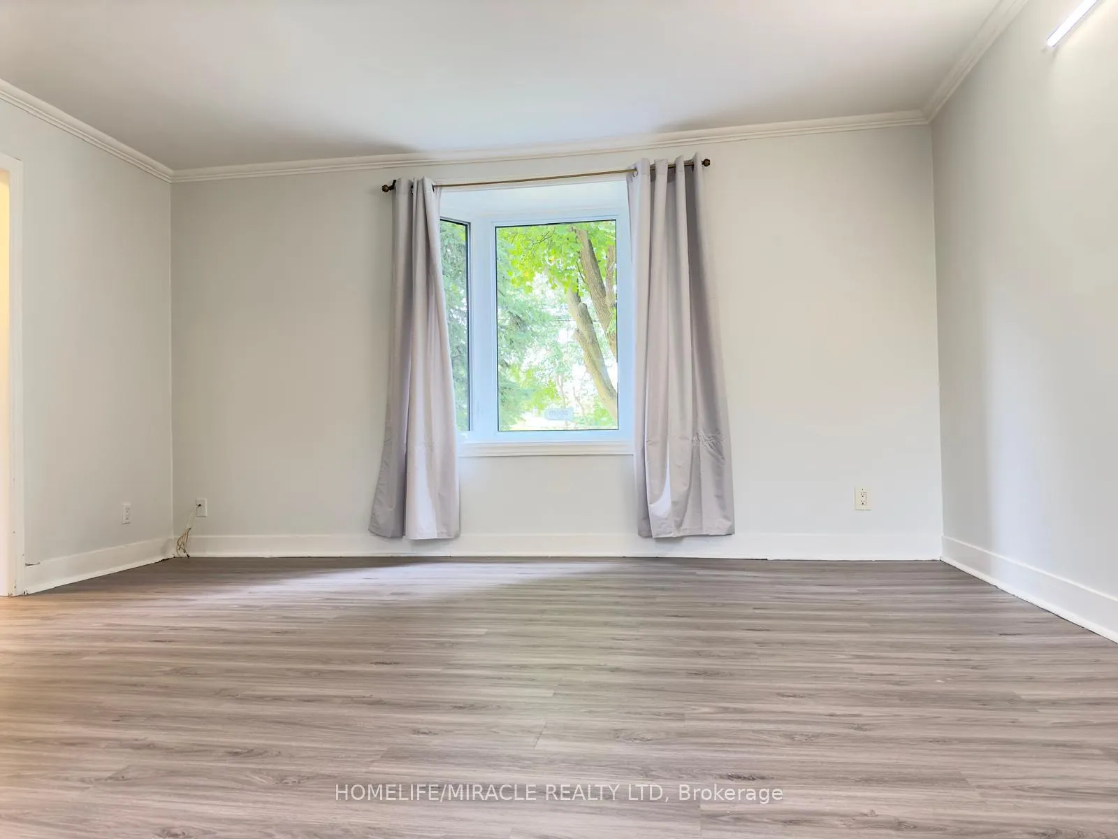 Photo 3 of 5672 Drummond Road, Niagara Falls, Hospital — HOMEH