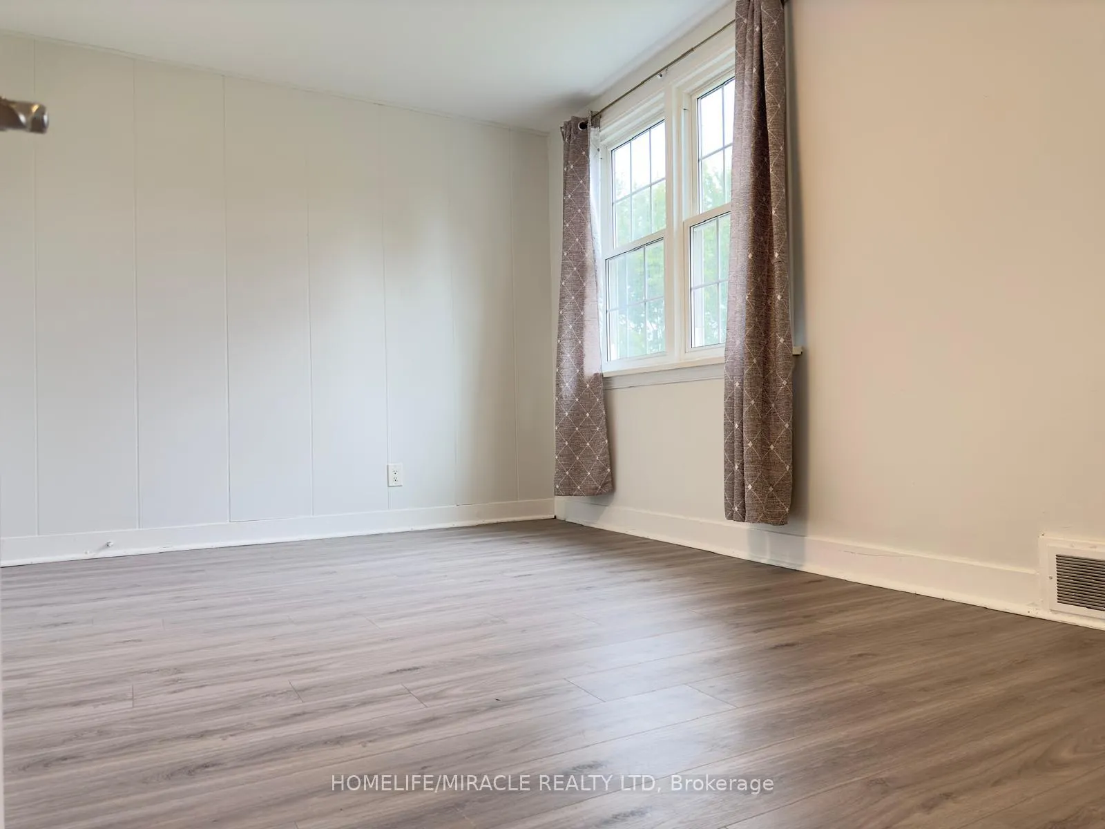 Photo 13 of 5672 Drummond Road, Niagara Falls, Hospital — HOMEH