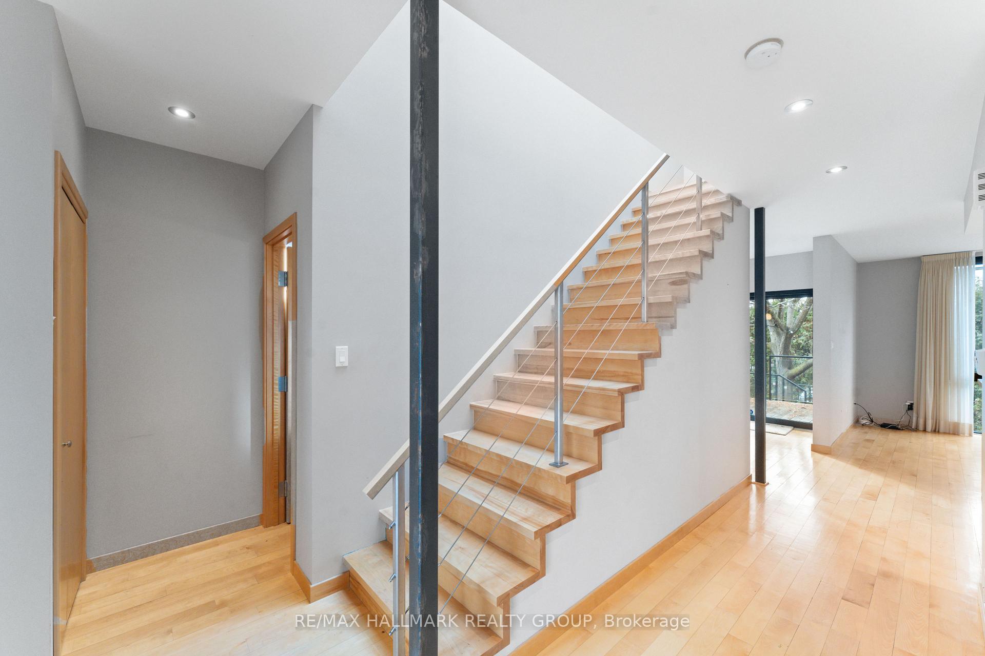 Photo 3 of 54 Douglas Avenue, Ottawa, Lindenlea — HOMEH