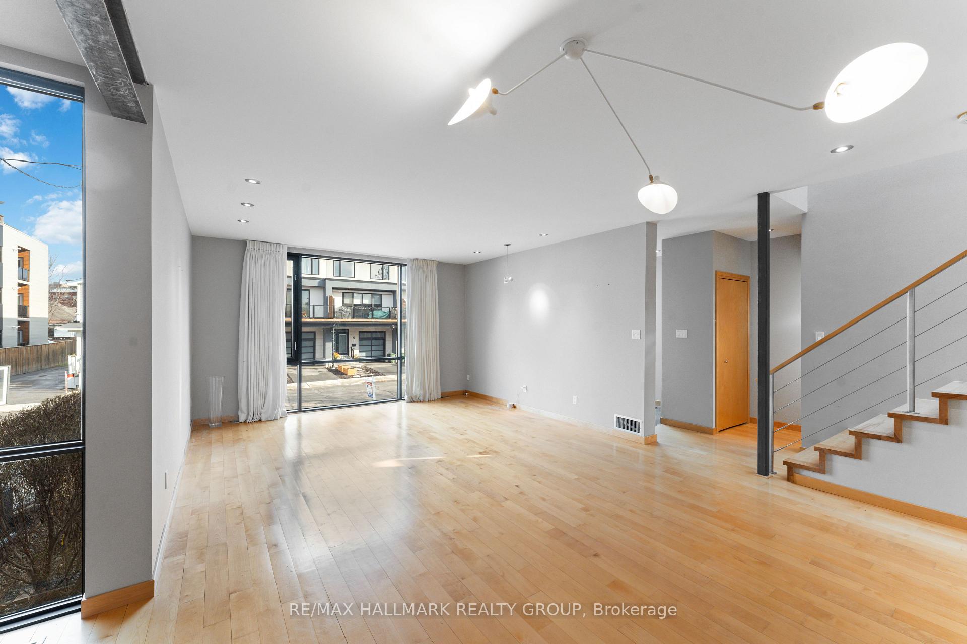 Photo 4 of 54 Douglas Avenue, Ottawa, Lindenlea — HOMEH
