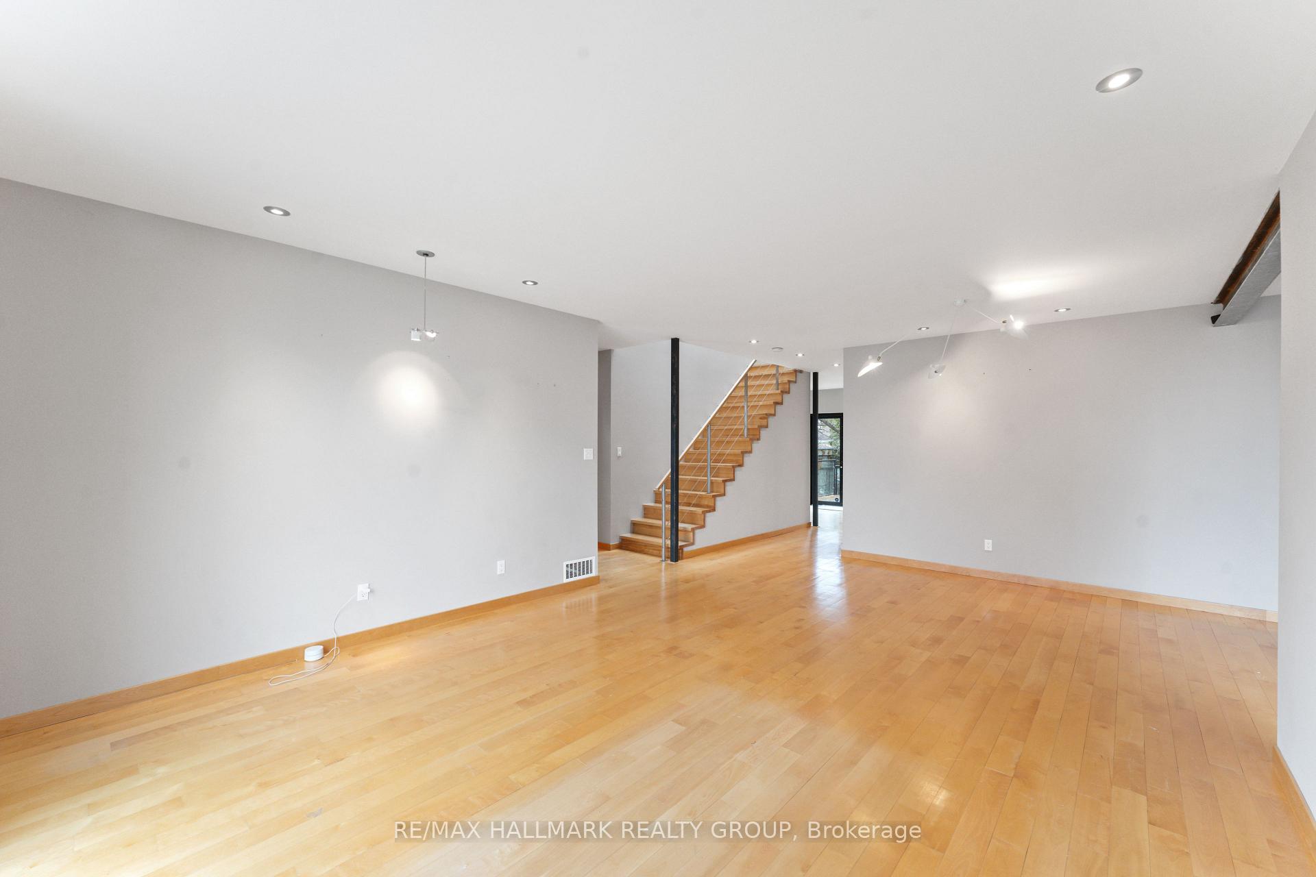 Photo 5 of 54 Douglas Avenue, Ottawa, Lindenlea — HOMEH