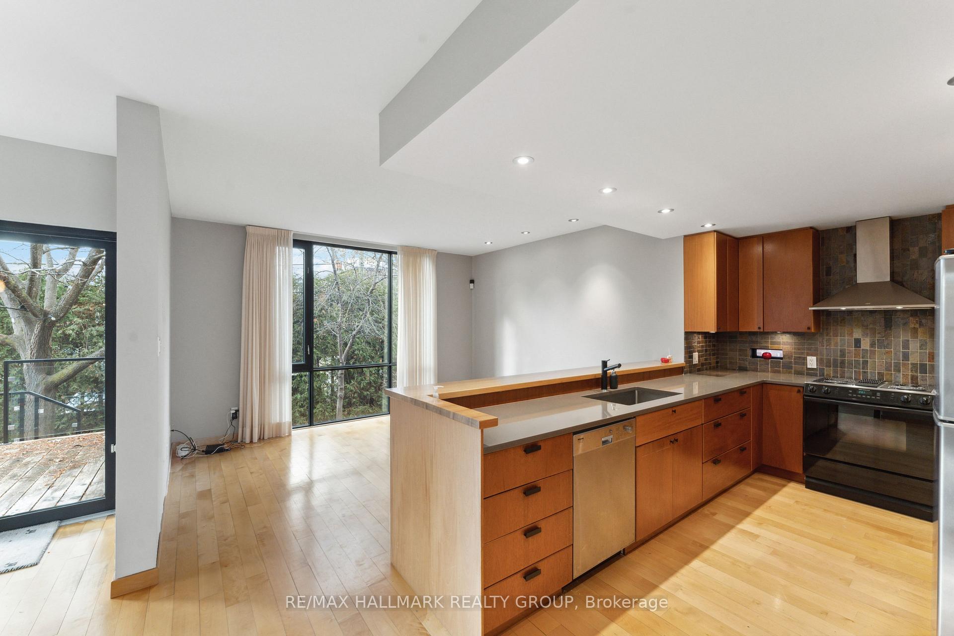 Photo 6 of 54 Douglas Avenue, Ottawa, Lindenlea — HOMEH