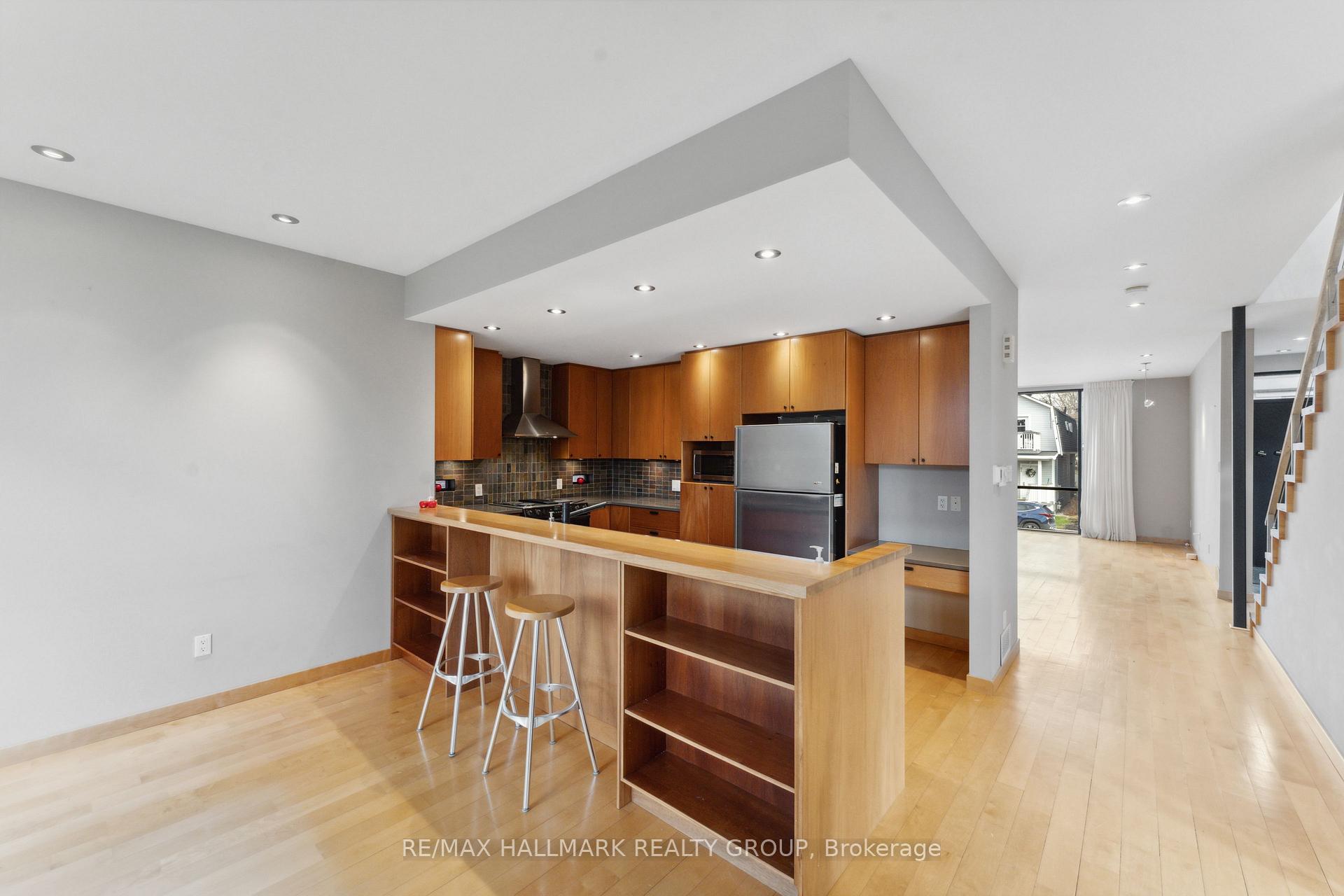 Photo 7 of 54 Douglas Avenue, Ottawa, Lindenlea — HOMEH