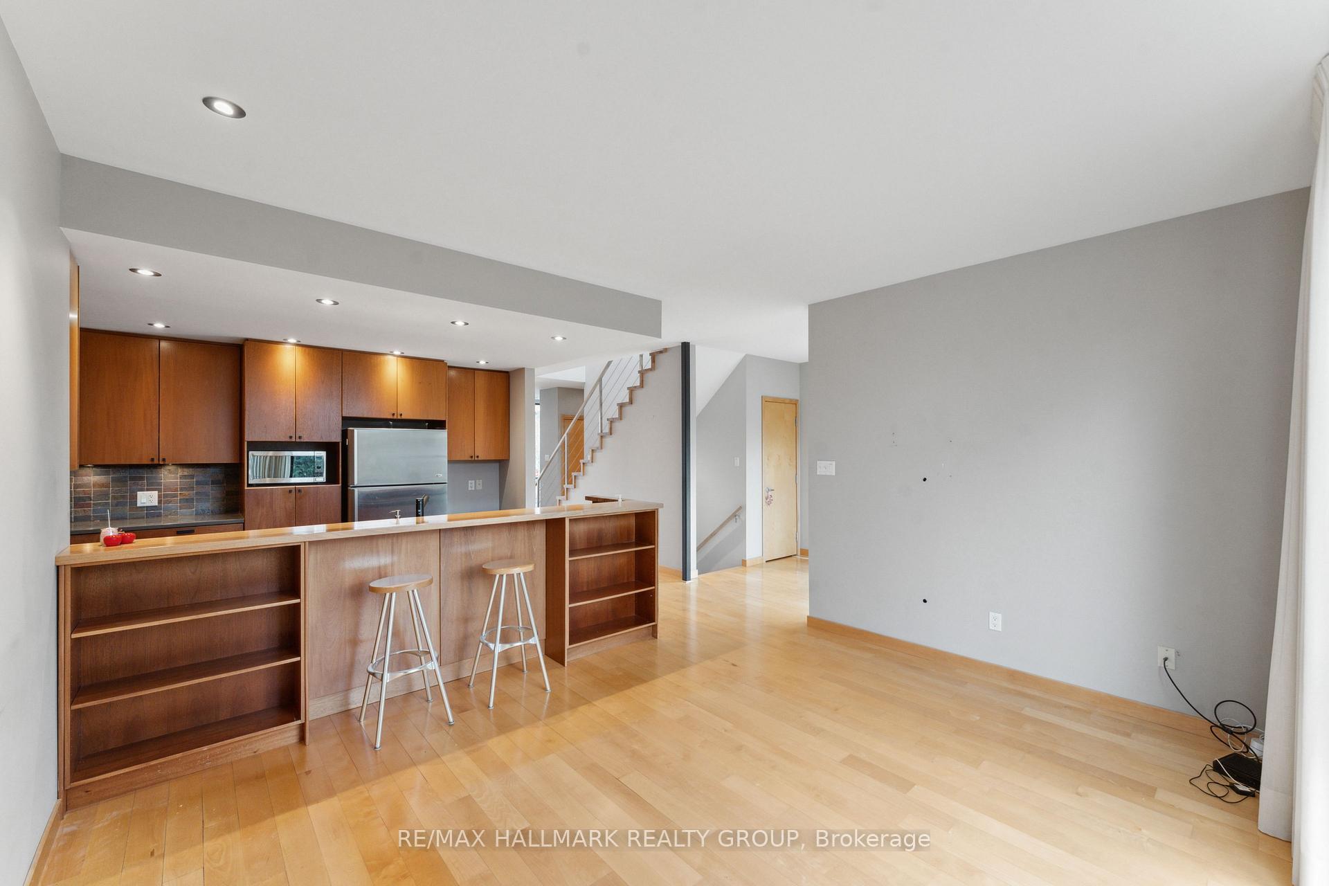 Photo 9 of 54 Douglas Avenue, Ottawa, Lindenlea — HOMEH