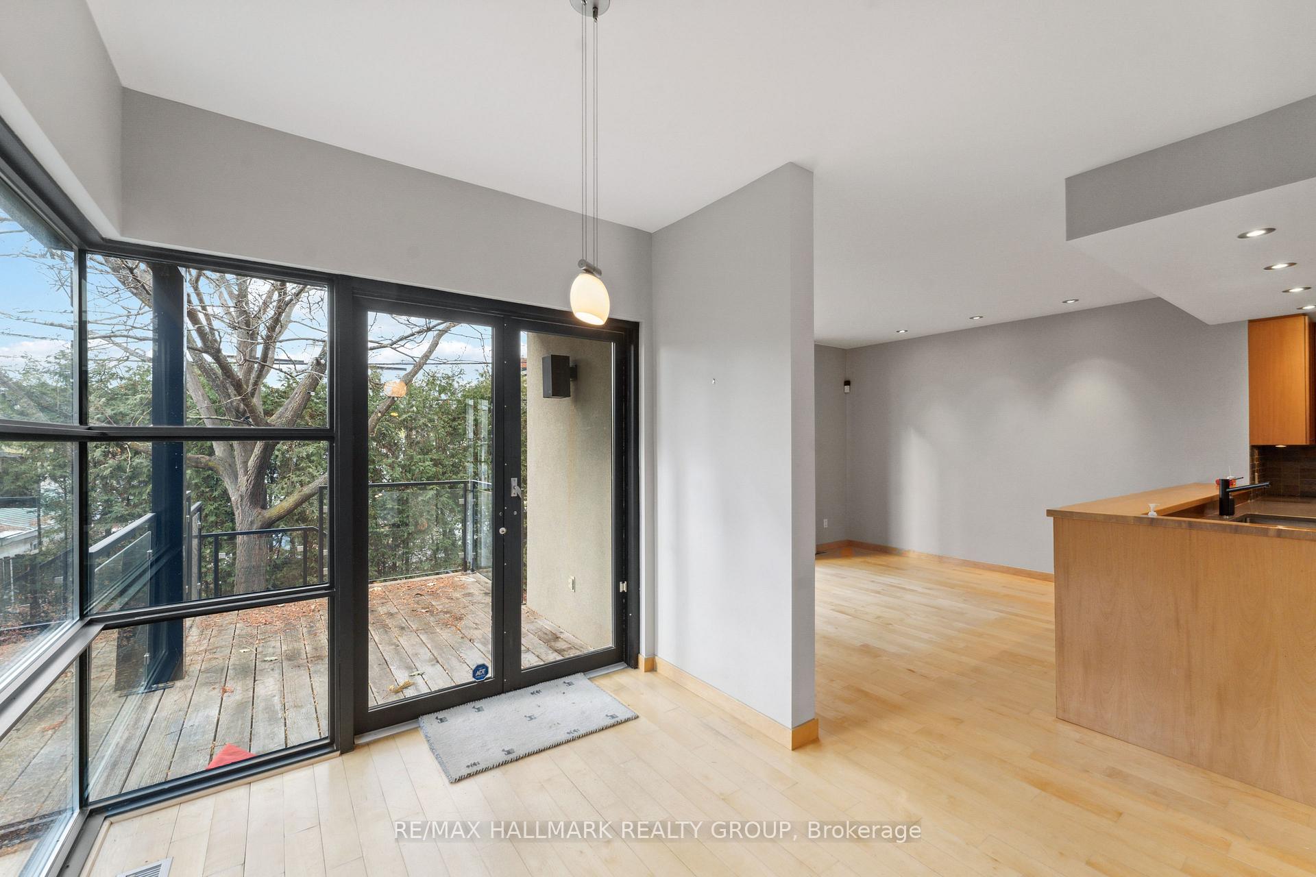 Photo 12 of 54 Douglas Avenue, Ottawa, Lindenlea — HOMEH