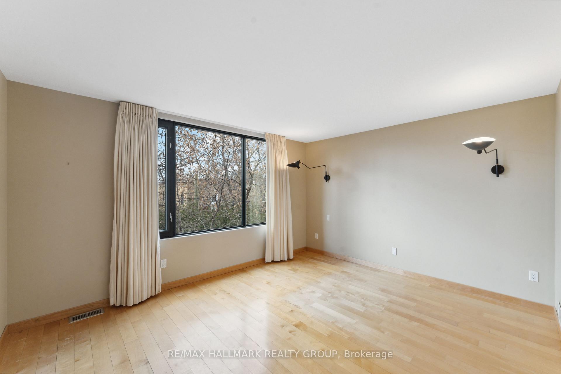 Photo 18 of 54 Douglas Avenue, Ottawa, Lindenlea — HOMEH