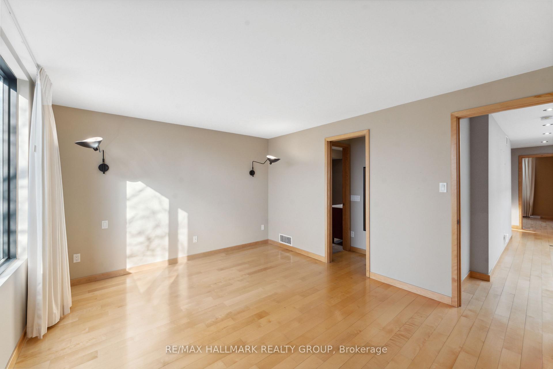 Photo 19 of 54 Douglas Avenue, Ottawa, Lindenlea — HOMEH