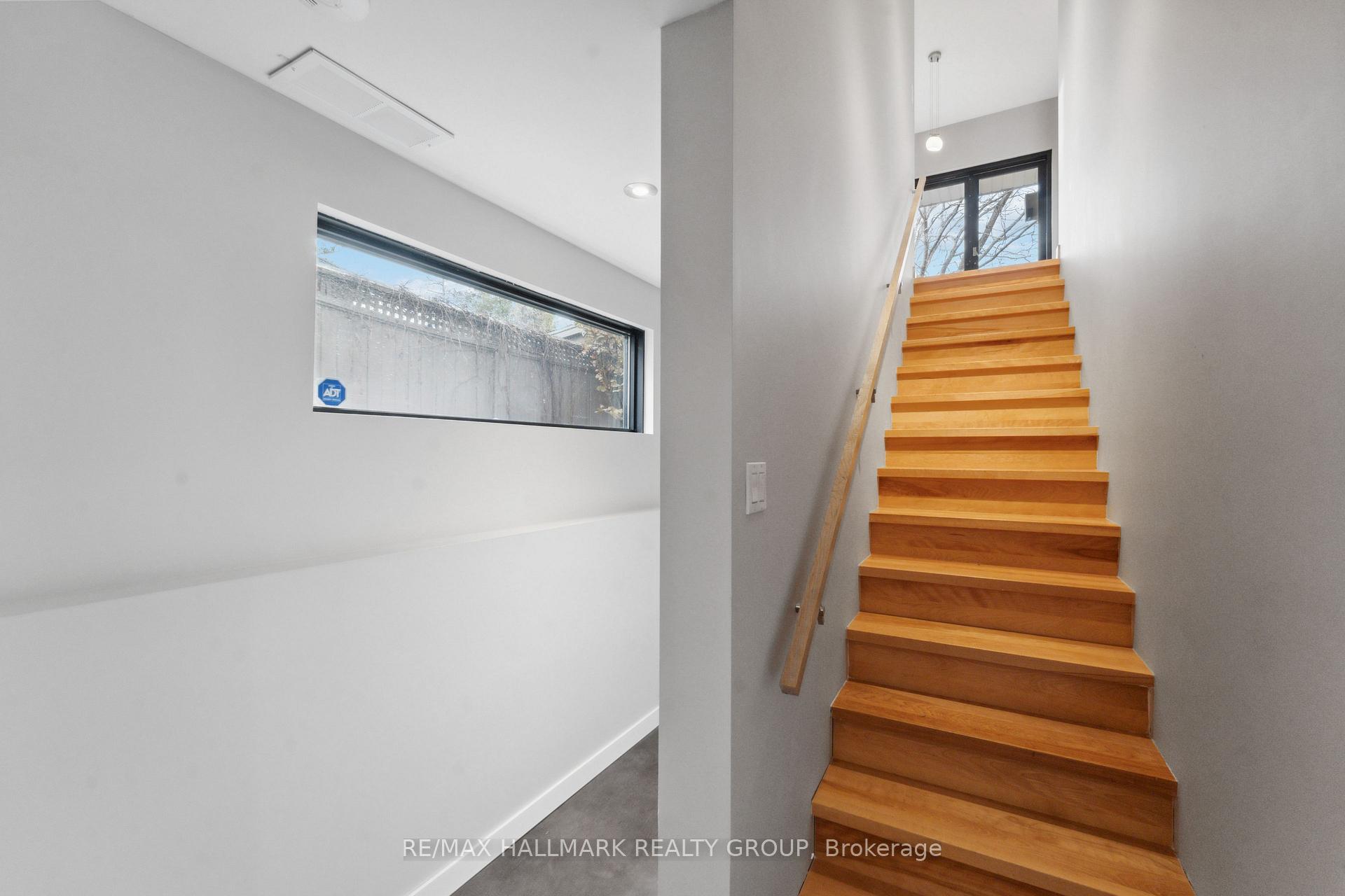 Photo 25 of 54 Douglas Avenue, Ottawa, Lindenlea — HOMEH