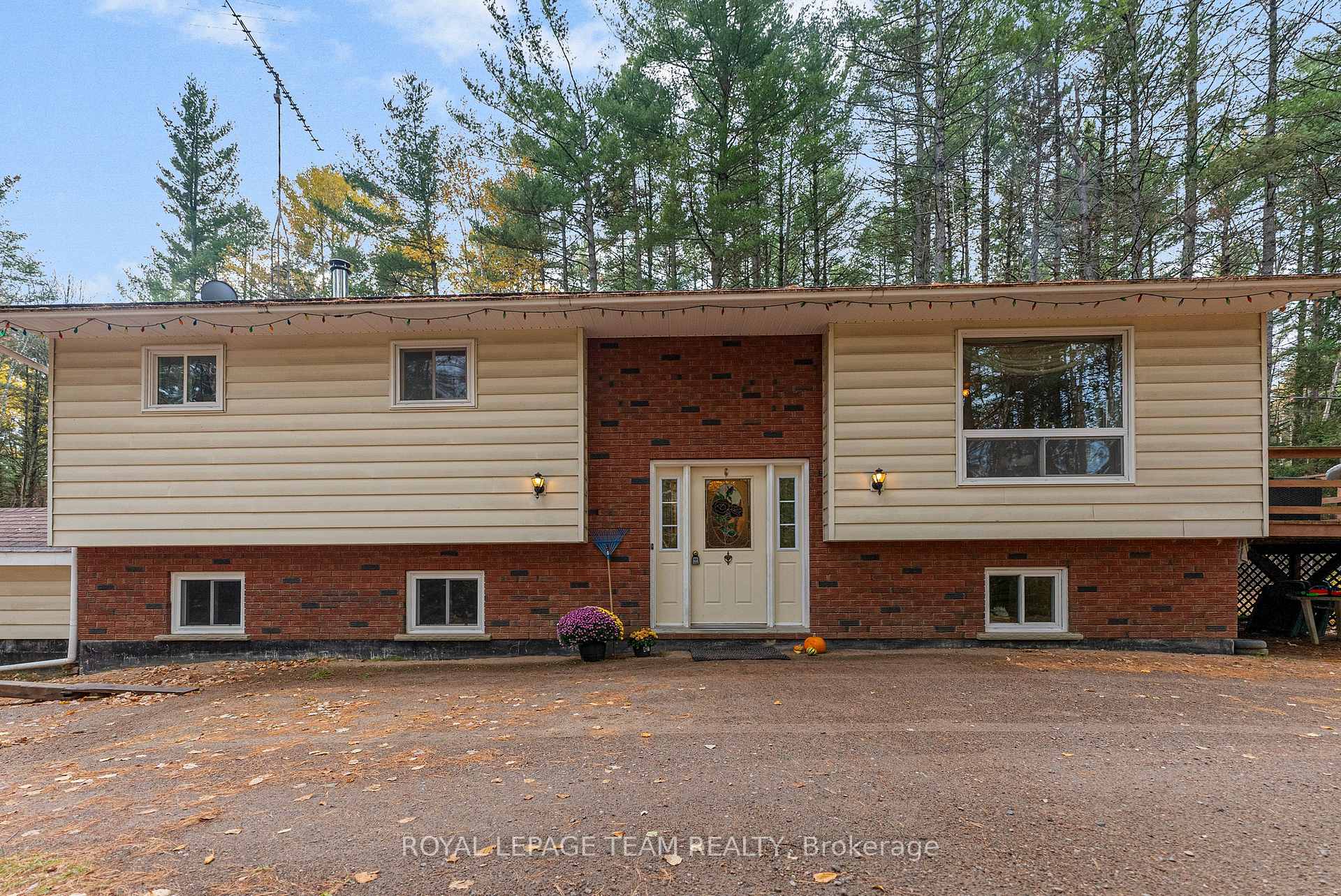 Photo 5 of 725 Marsh Road, North Algona Wilberforce, North Algona/Wilberforce Twp — HOMEH