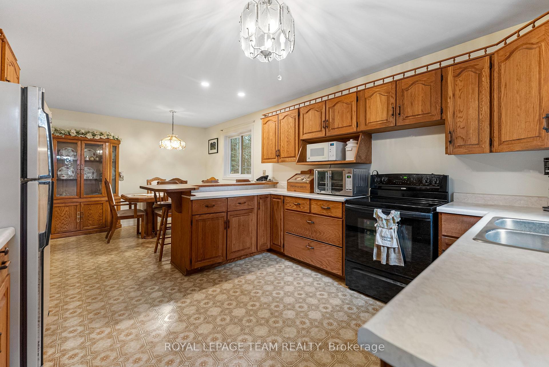 Photo 14 of 725 Marsh Road, North Algona Wilberforce, North Algona/Wilberforce Twp — HOMEH