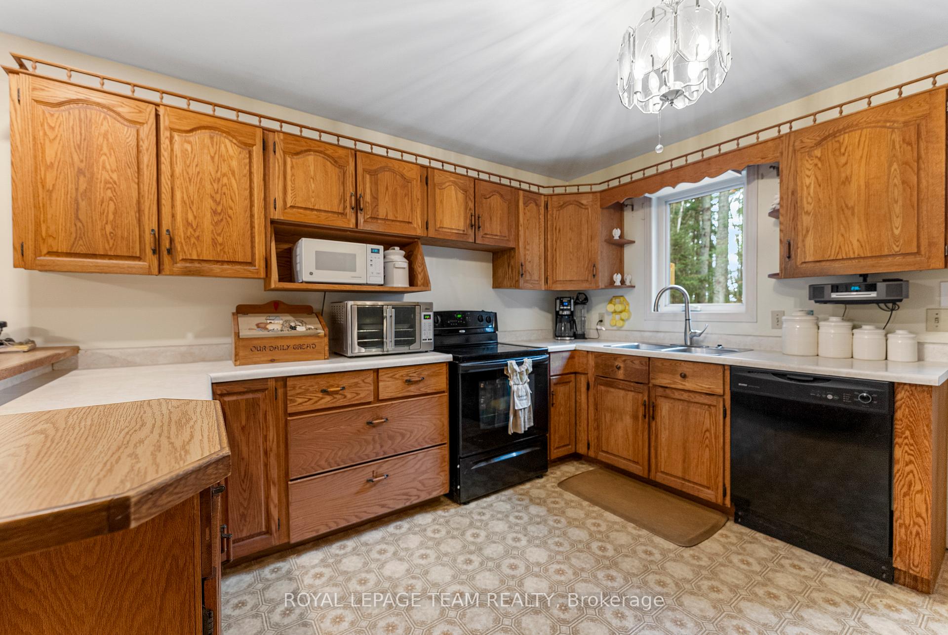 Photo 15 of 725 Marsh Road, North Algona Wilberforce, North Algona/Wilberforce Twp — HOMEH