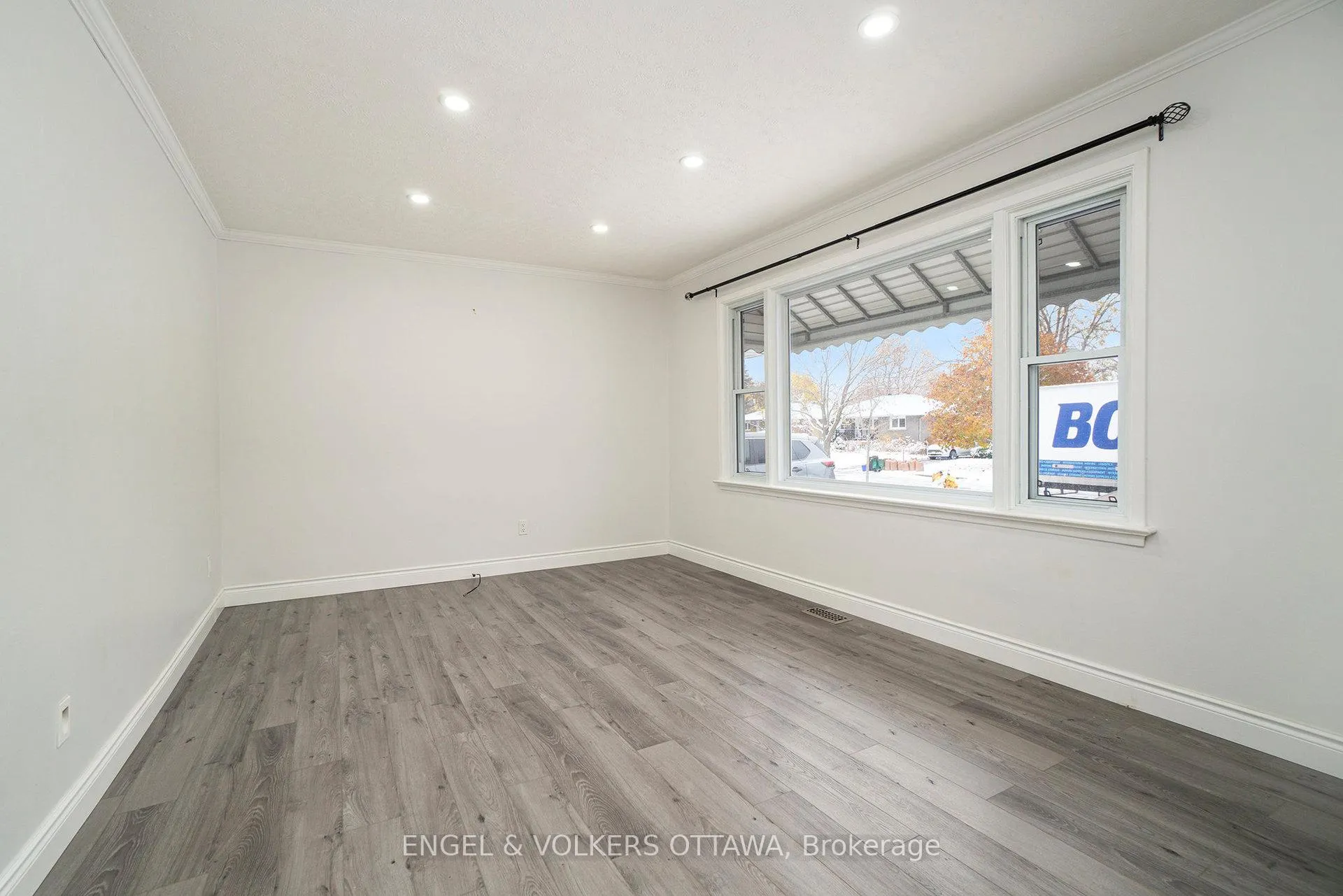 Photo 2 of Unit #A, 465 Newman Avenue, Ottawa, Overbrook/Castle Heights — HOMEH