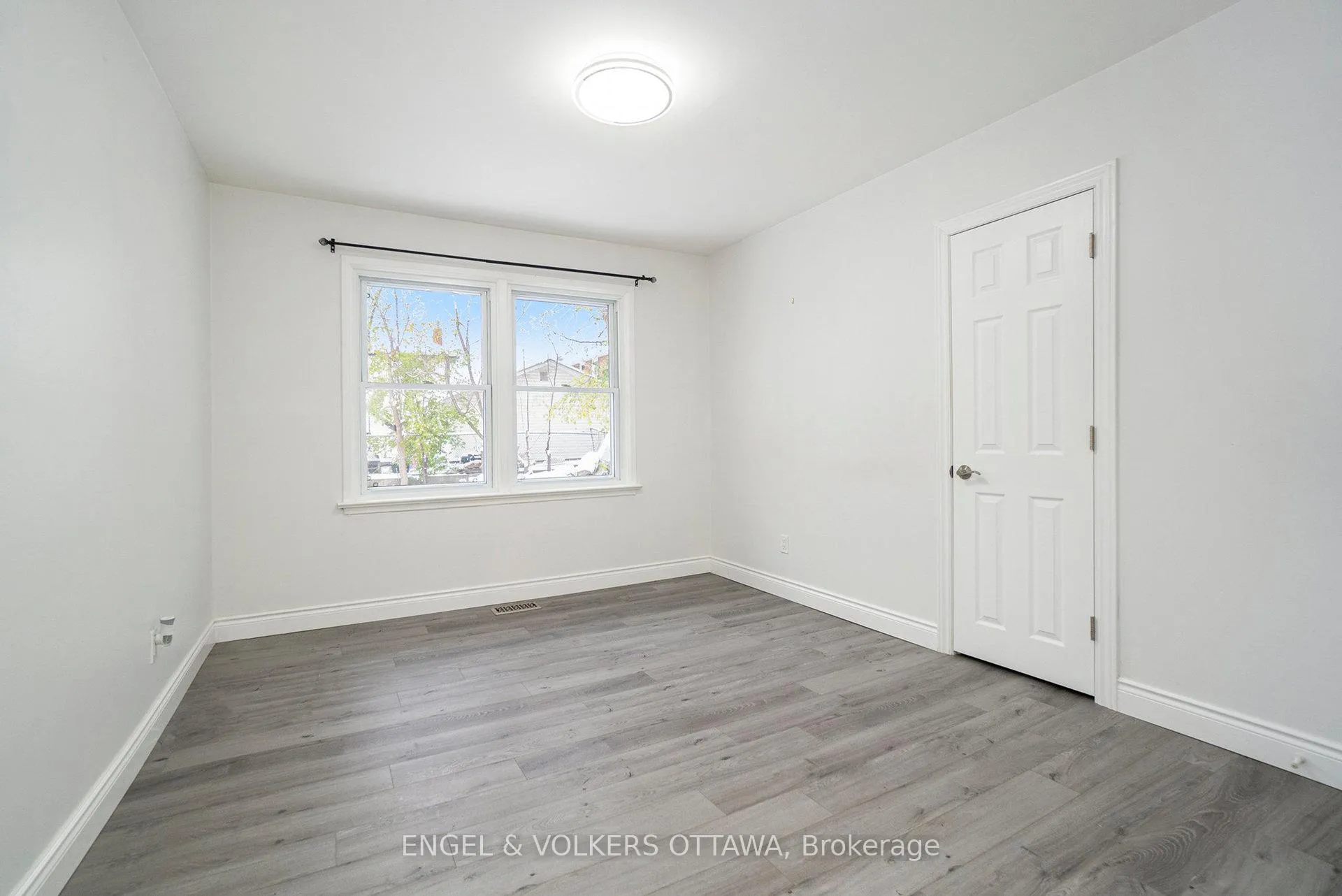 Photo 6 of Unit #A, 465 Newman Avenue, Ottawa, Overbrook/Castle Heights — HOMEH