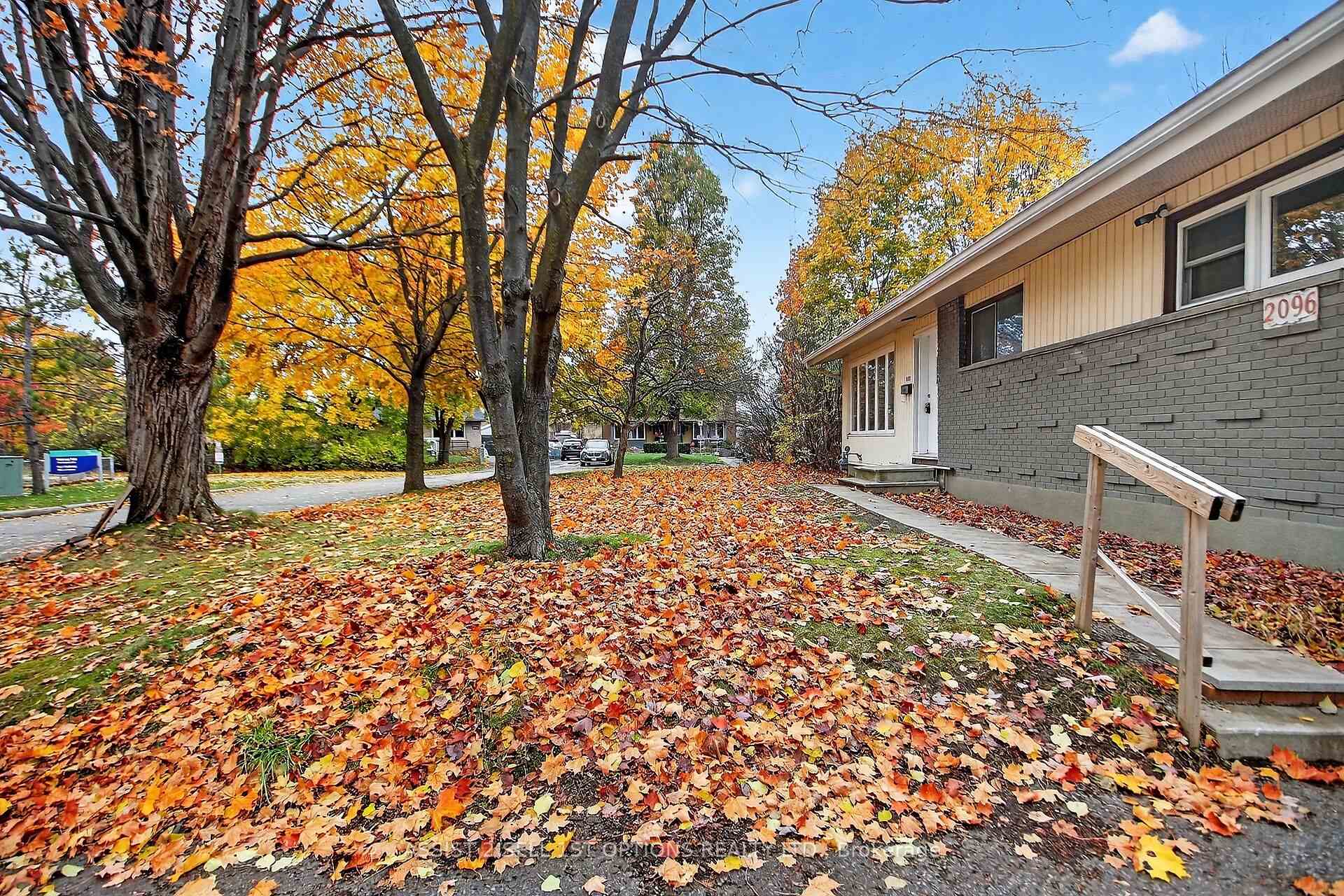 Photo 2 of 2096 Kingsley Road, Ottawa, Parkway Park — HOMEH