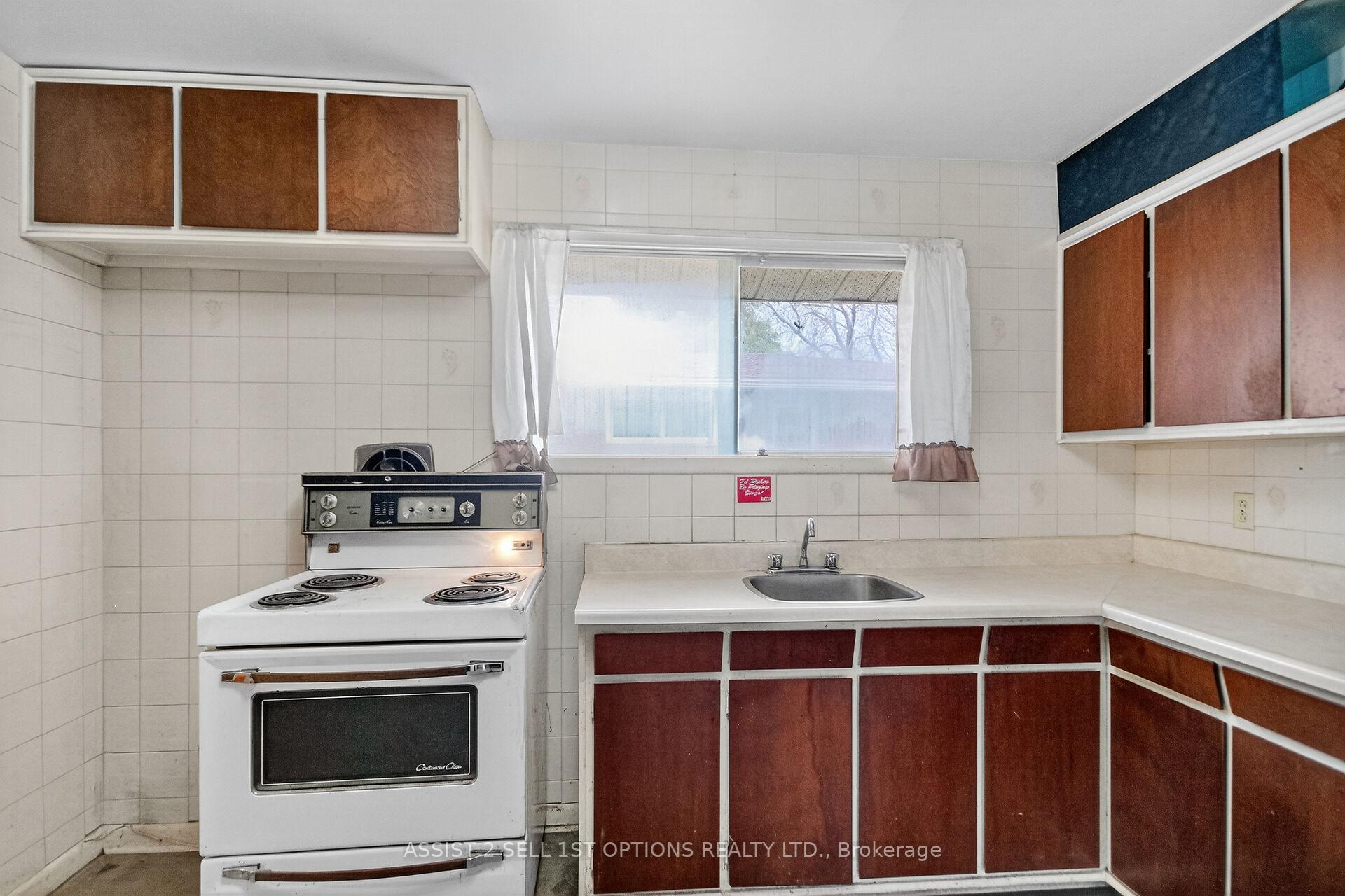 Photo 6 of 2096 Kingsley Road, Ottawa, Parkway Park — HOMEH