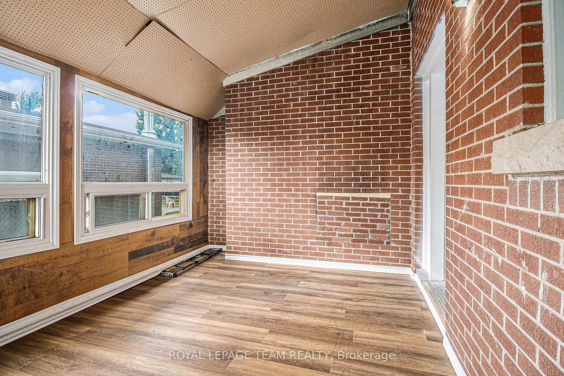 Photo 5 of 1285 Fellows Road, Ottawa, Parkway Park — HOMEH