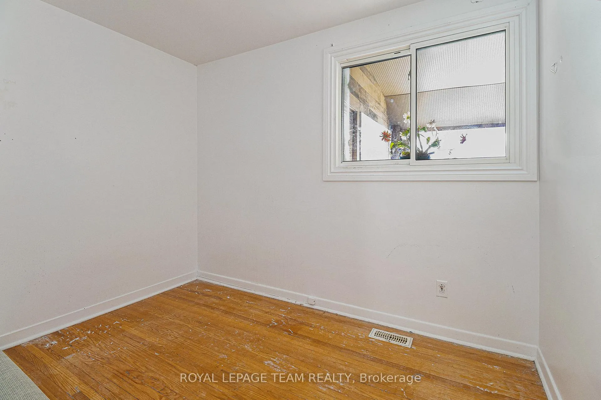 Photo 15 of 1285 Fellows Road, Ottawa, Parkway Park — HOMEH