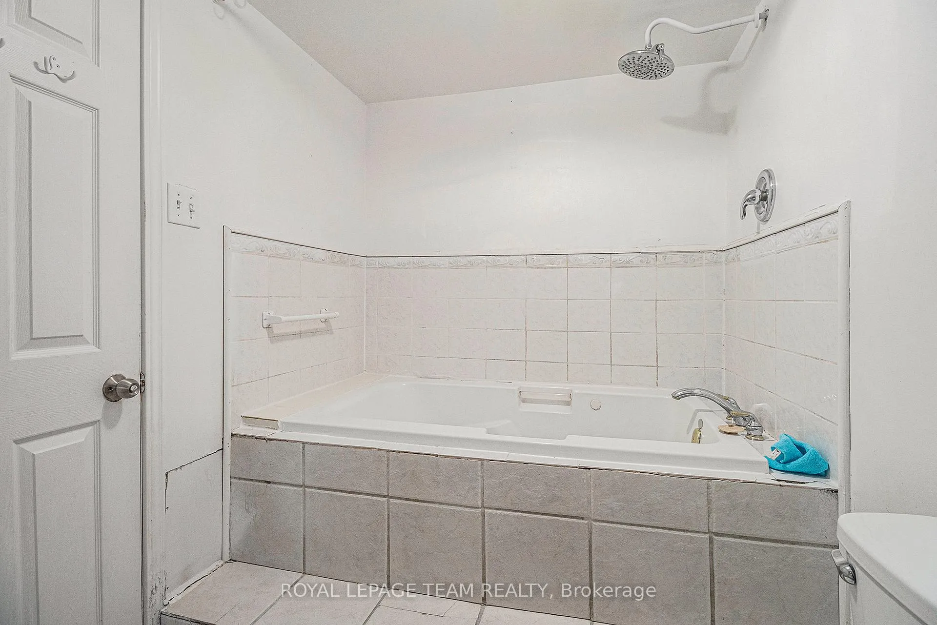 Photo 16 of 1285 Fellows Road, Ottawa, Parkway Park — HOMEH