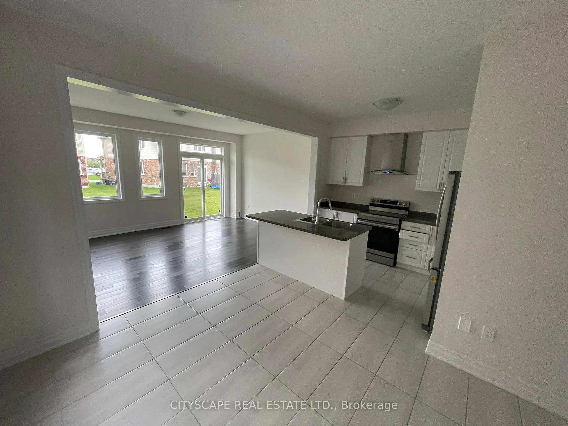 Photo 2 of 9249 Whiteoak Avenue, Niagara Falls, Lyons Creek — HOMEH
