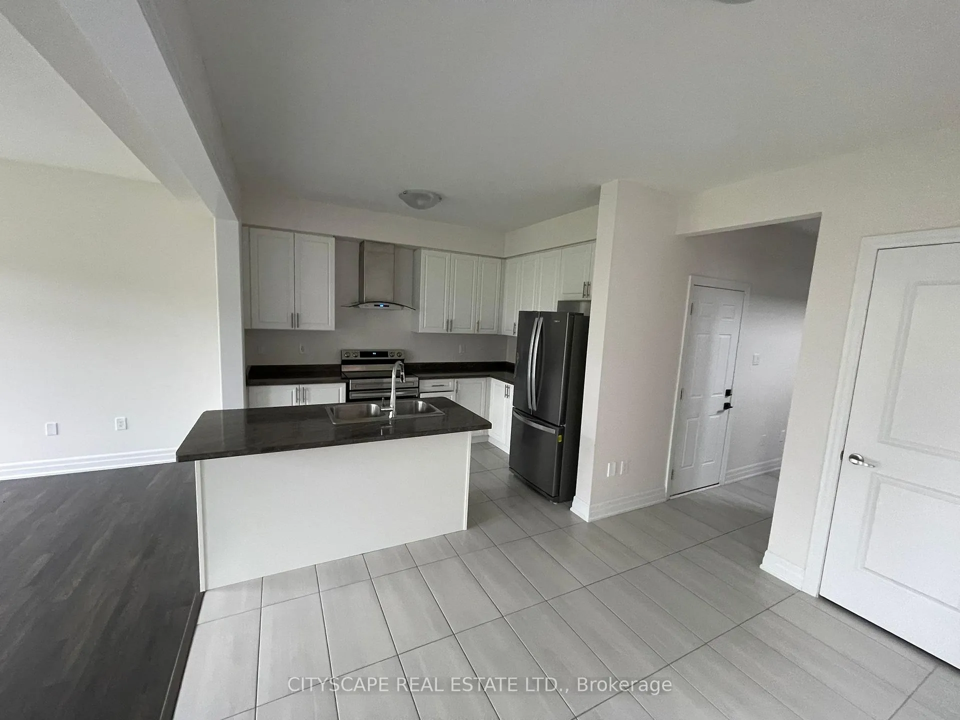 Photo 3 of 9249 Whiteoak Avenue, Niagara Falls, Lyons Creek — HOMEH