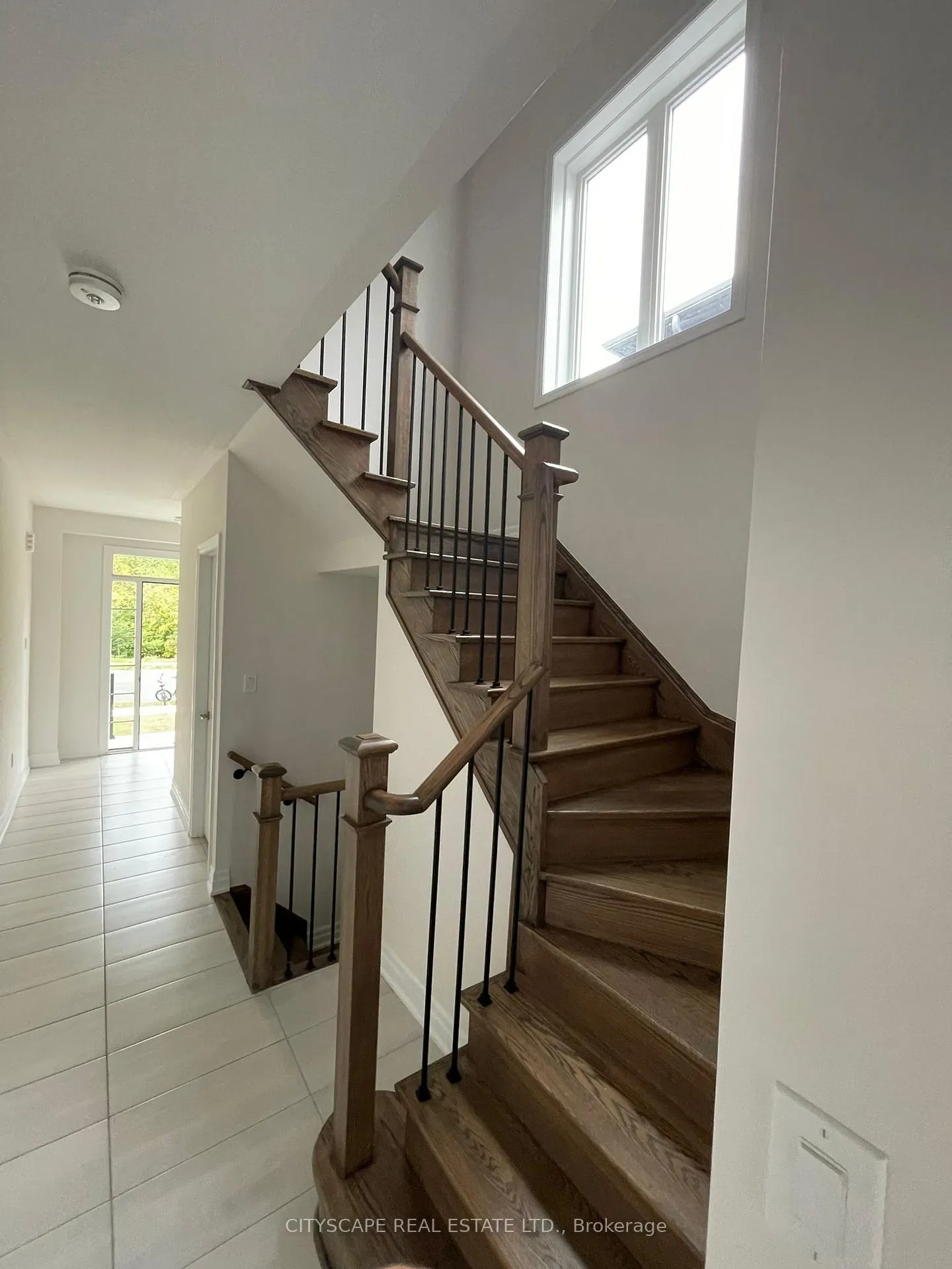 Photo 4 of 9249 Whiteoak Avenue, Niagara Falls, Lyons Creek — HOMEH