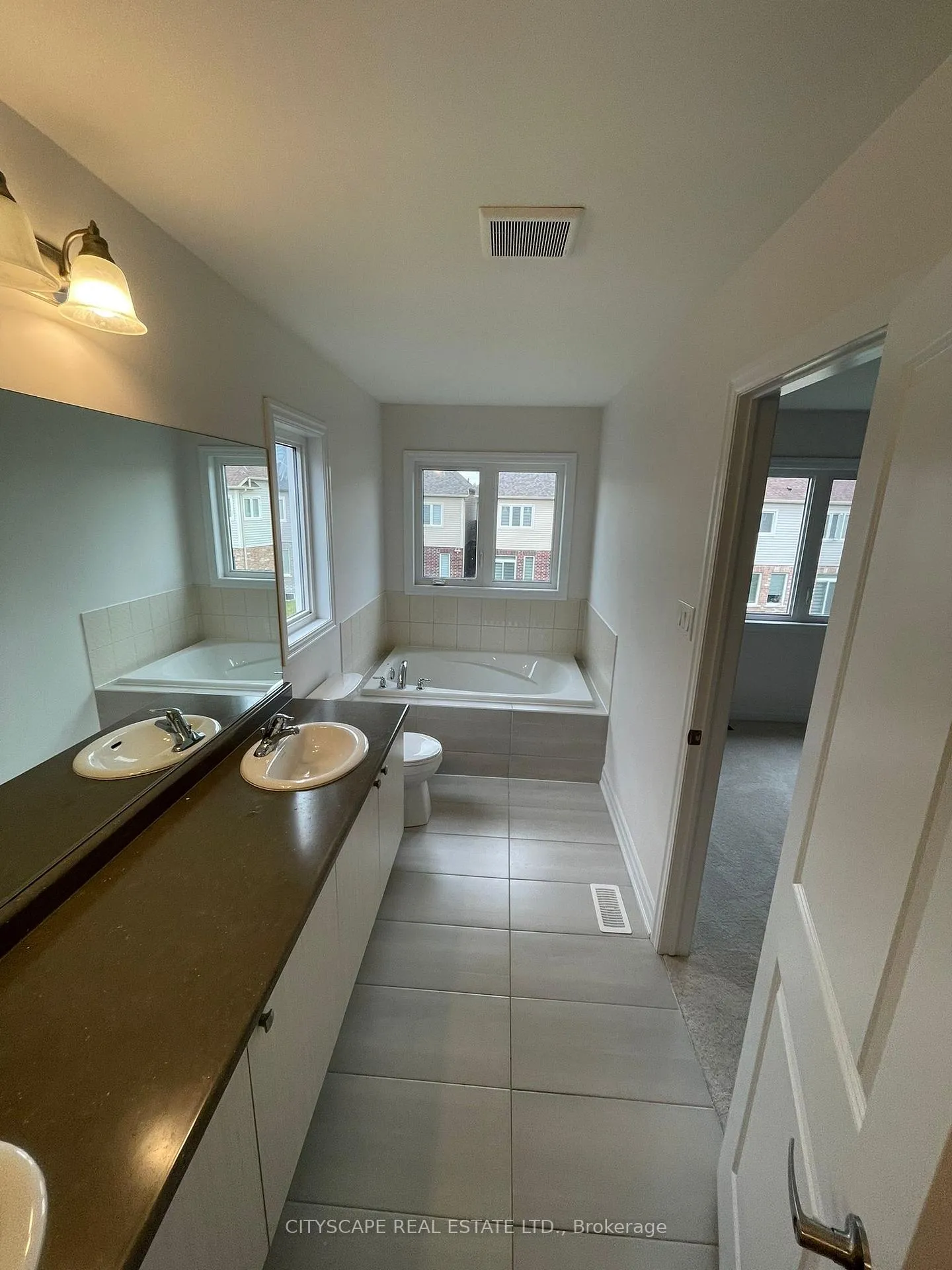 Photo 7 of 9249 Whiteoak Avenue, Niagara Falls, Lyons Creek — HOMEH