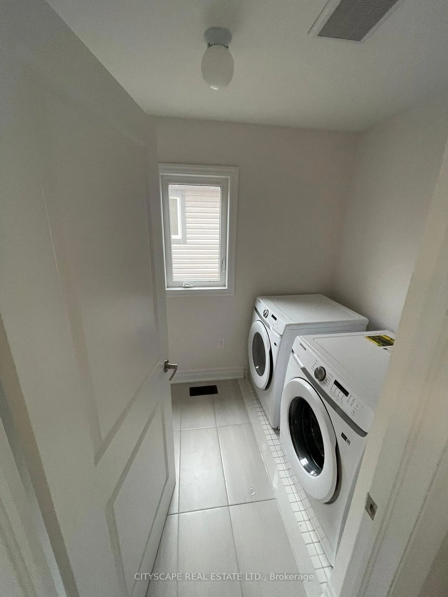 Photo 8 of 9249 Whiteoak Avenue, Niagara Falls, Lyons Creek — HOMEH