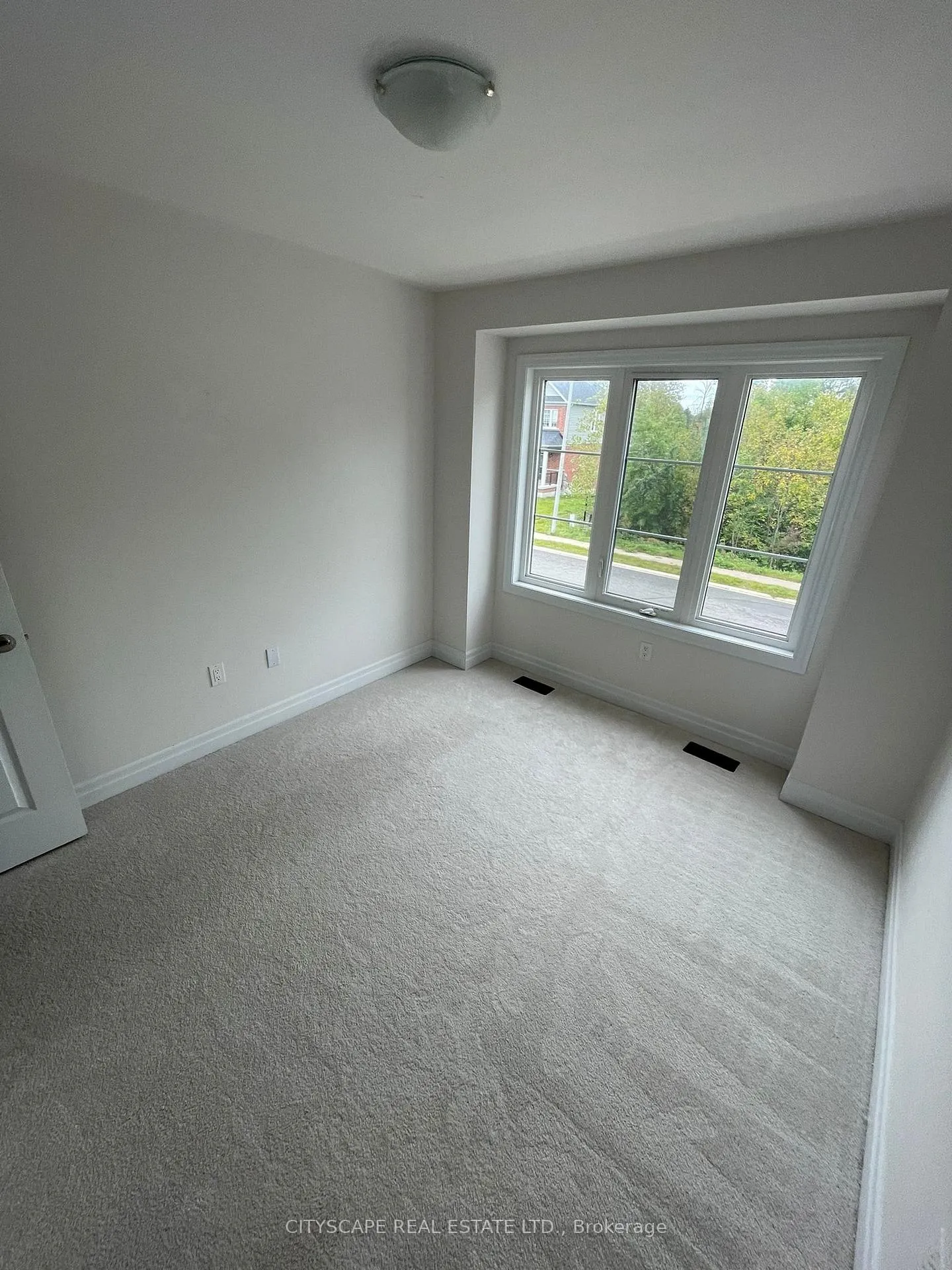 Photo 10 of 9249 Whiteoak Avenue, Niagara Falls, Lyons Creek — HOMEH
