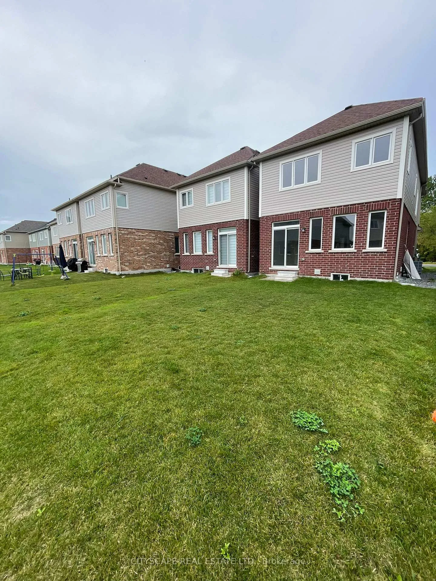Photo 12 of 9249 Whiteoak Avenue, Niagara Falls, Lyons Creek — HOMEH