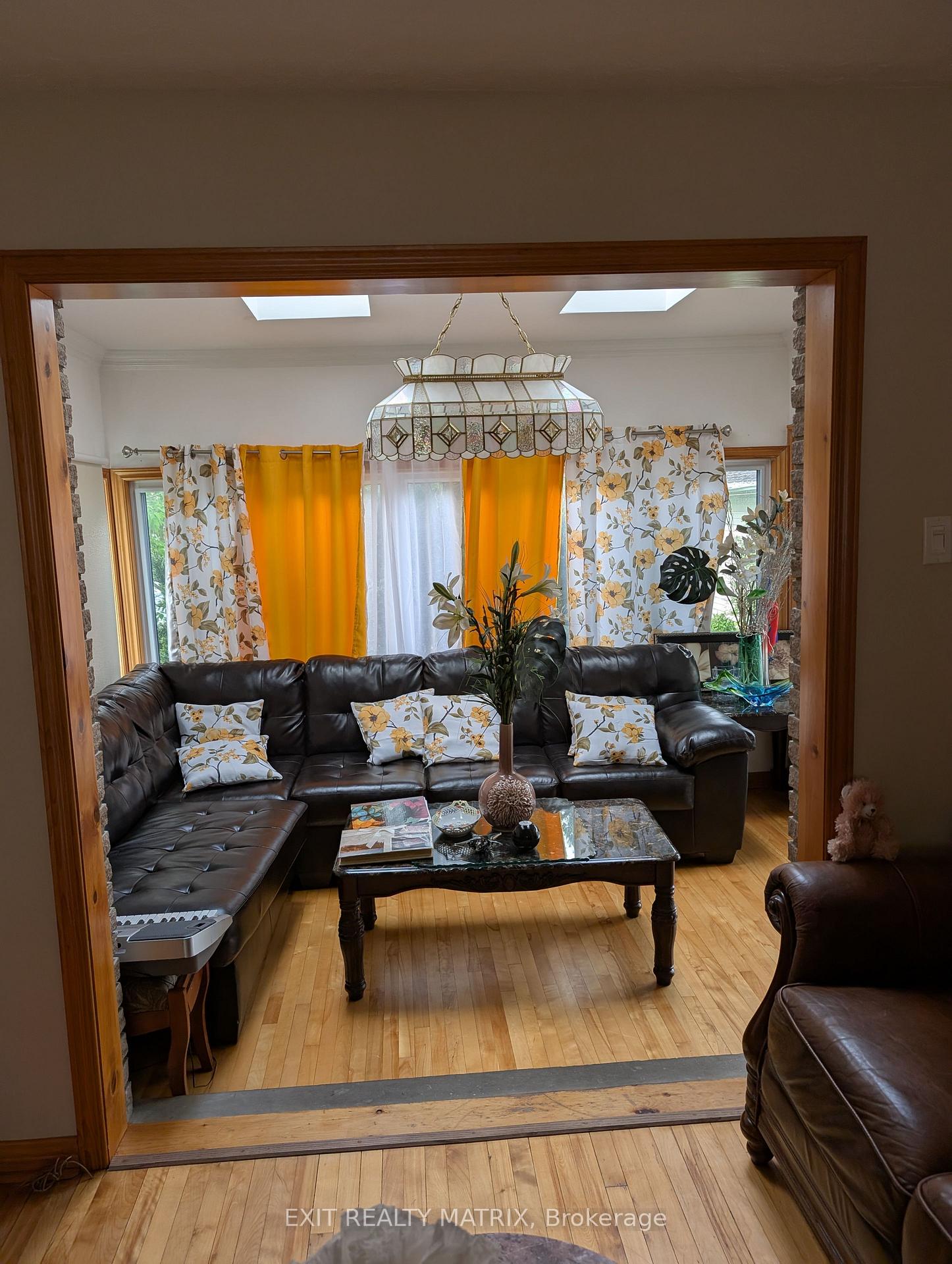 Photo 3 of 393 Donald Street, Ottawa, Overbrook/Castle Heights — HOMEH