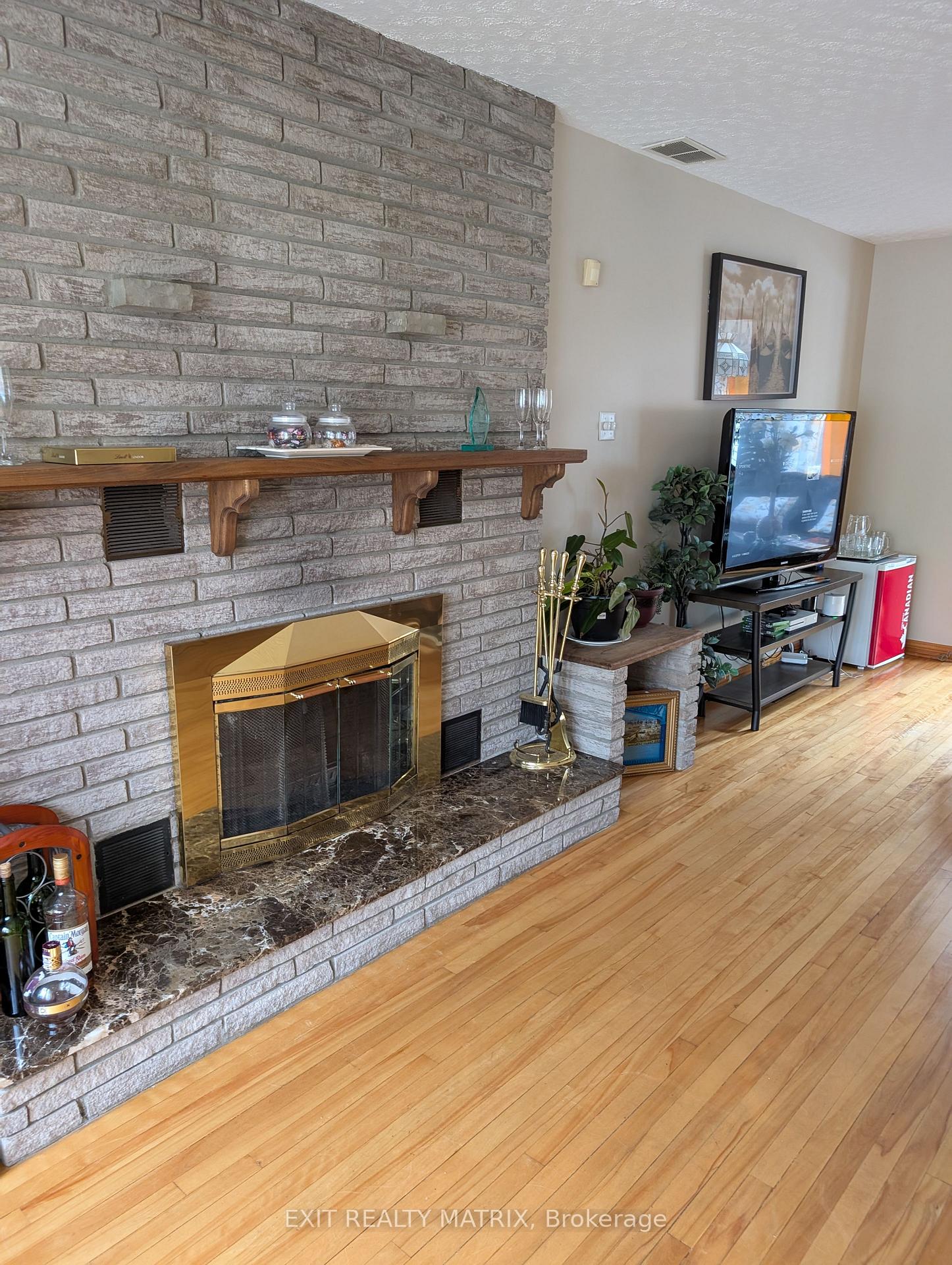 Photo 6 of 393 Donald Street, Ottawa, Overbrook/Castle Heights — HOMEH
