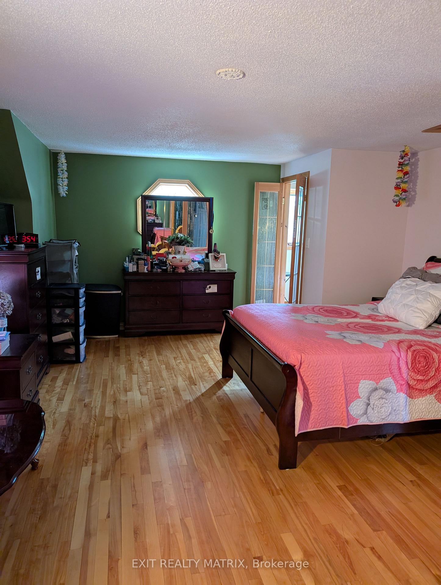Photo 12 of 393 Donald Street, Ottawa, Overbrook/Castle Heights — HOMEH