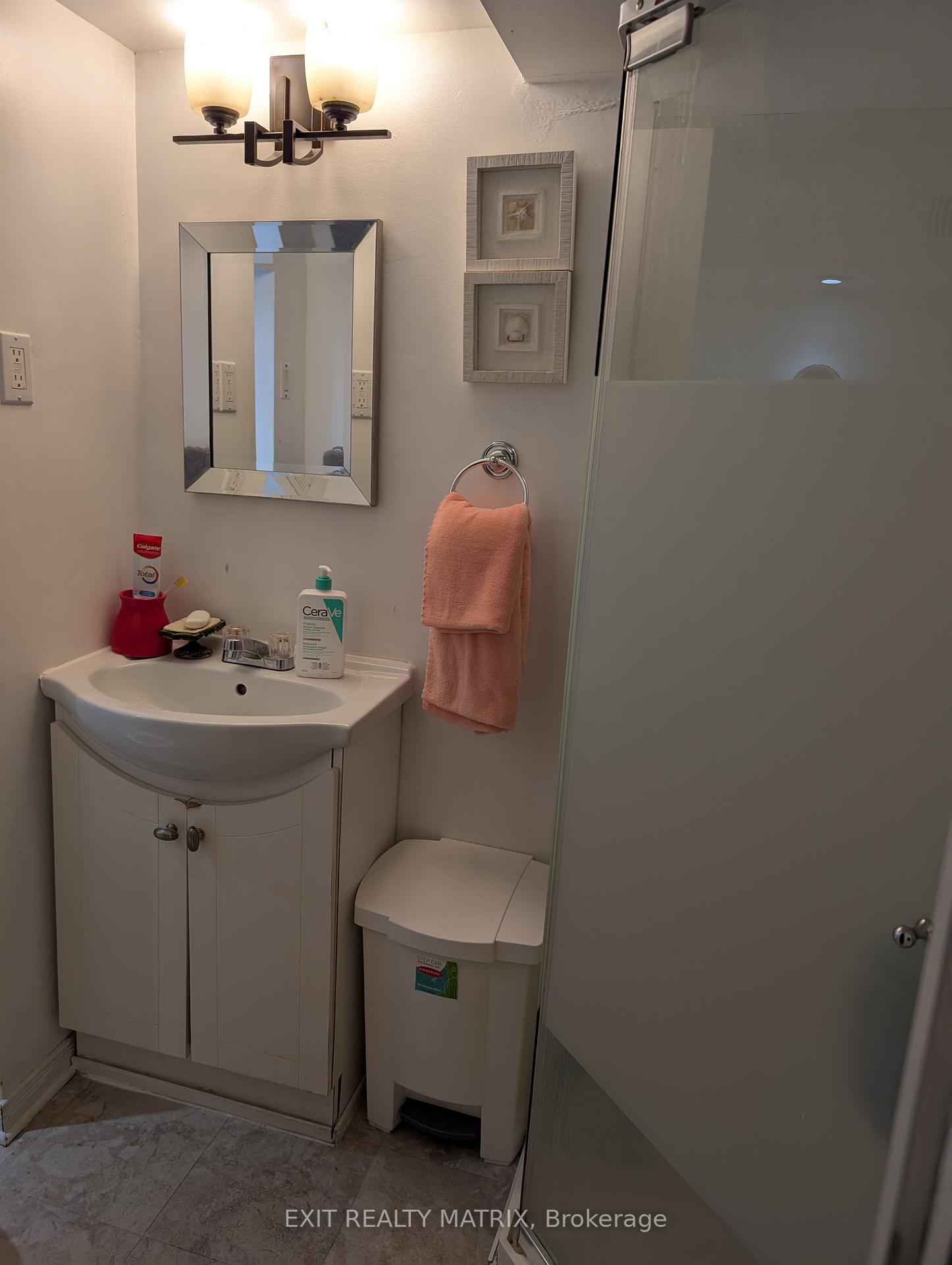 Photo 19 of 393 Donald Street, Ottawa, Overbrook/Castle Heights — HOMEH